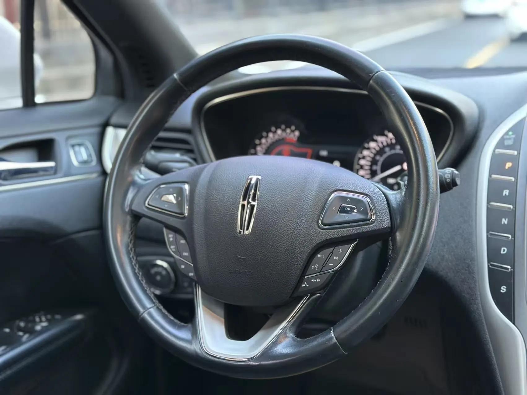 Lincoln MKC 2016 2.0T Two-Wheel Drive Deluxe Edition — миниатюра 24