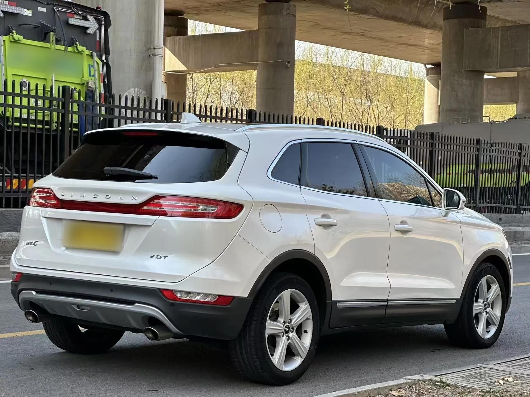 Lincoln MKC 2016 2.0T Two-Wheel Drive Deluxe Edition — миниатюра 8