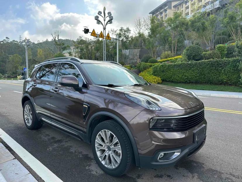 Lynk & Co 01 2018 2.0T Two-Wheel-Drive + Version — миниатюра 1