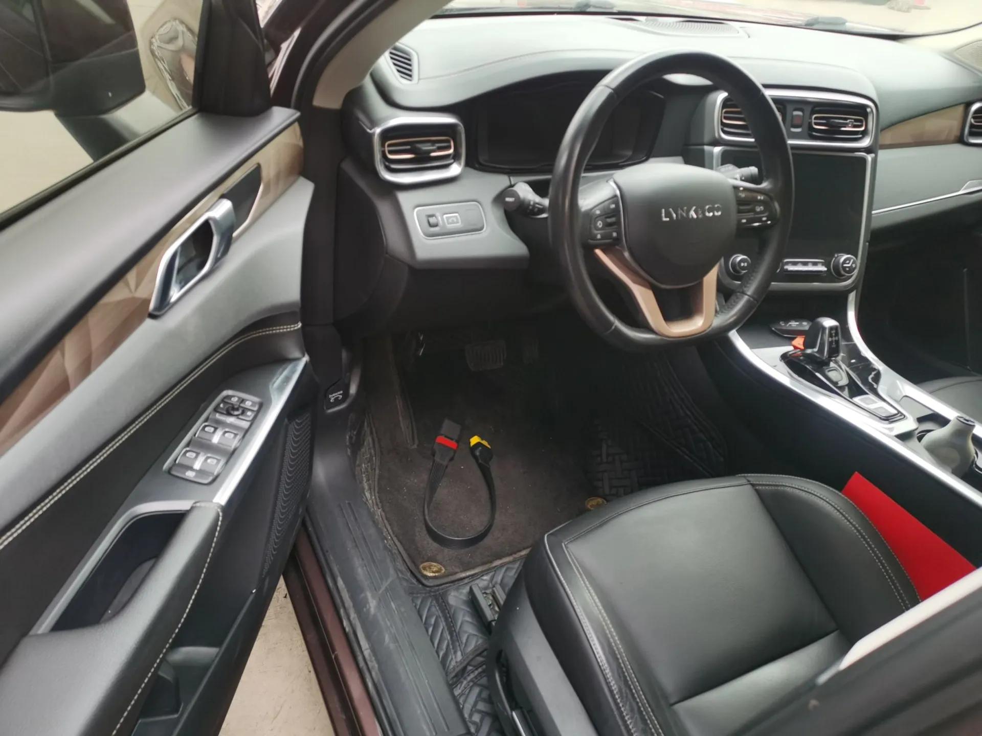Lynk & Co 01 2018 2.0T Two-Wheel-Drive + Version — миниатюра 18