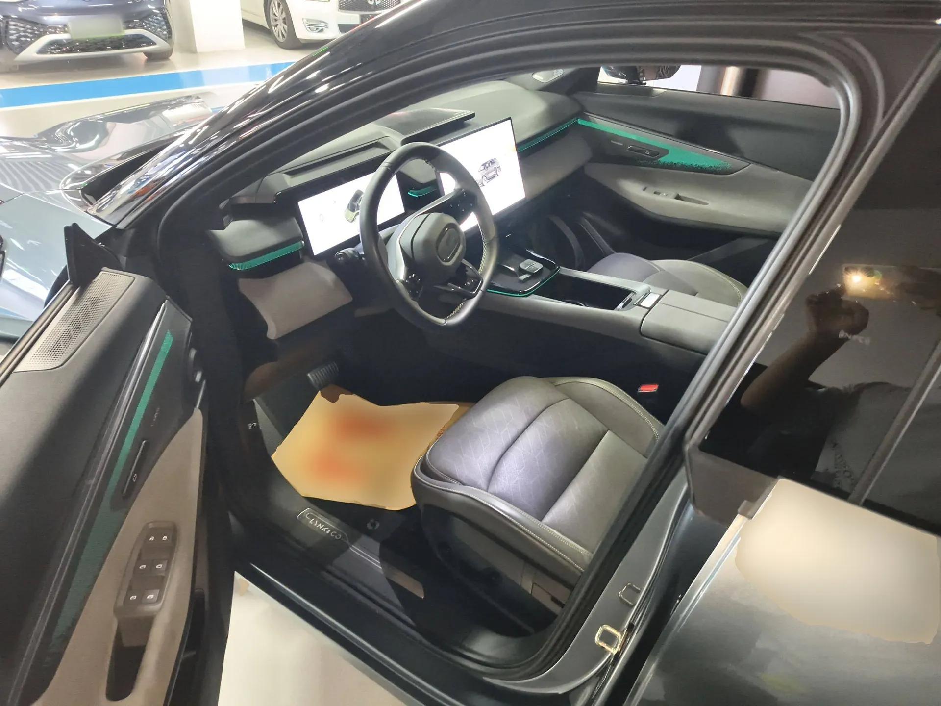 Lynk & Co 08 EM-P 2025 220 km All-Wheel-Drive Performance Halo — миниатюра 19