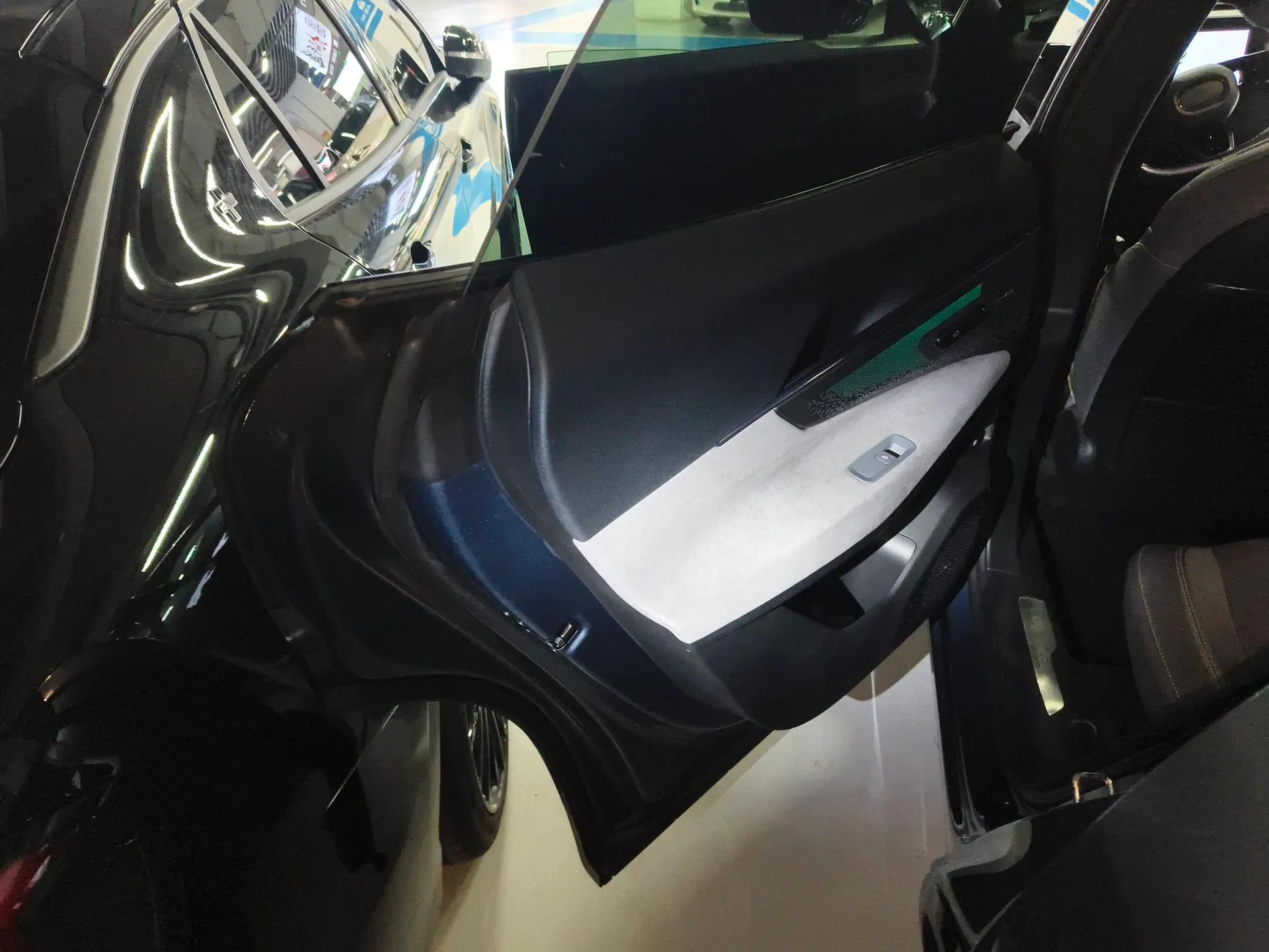 Lynk & Co 08 EM-P 2025 220 km All-Wheel-Drive Performance Halo — миниатюра 27
