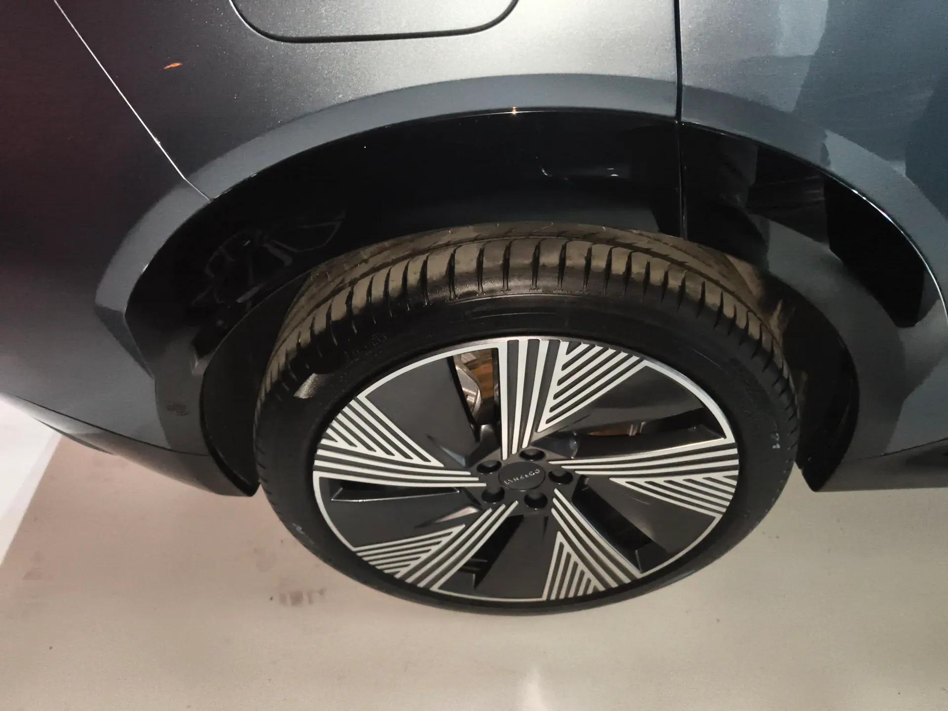 Lynk & Co 08 EM-P 2025 220 km All-Wheel-Drive Performance Halo — миниатюра 10