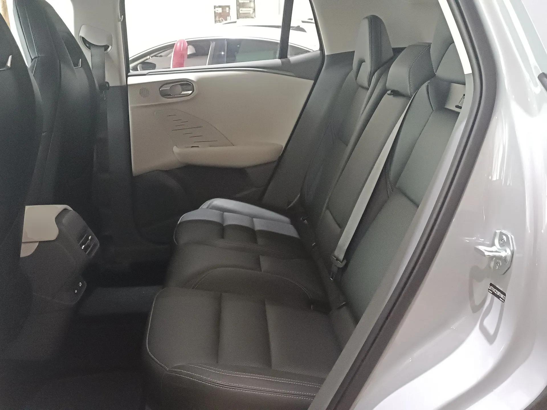 Lynk & Co 06 EM-P 2023 EM-P 56 Standard Range Pro — миниатюра 19