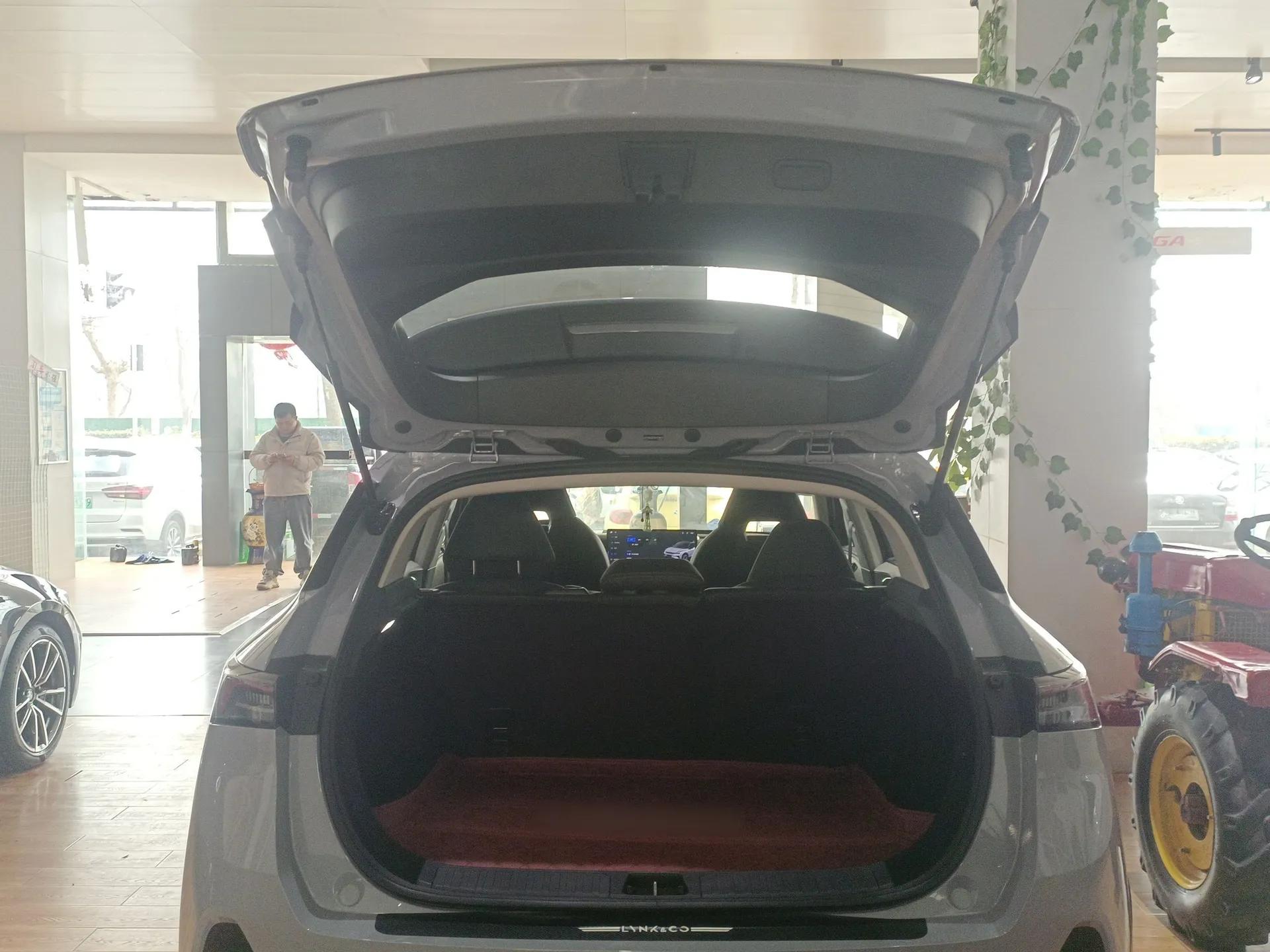 Lynk & Co 06 EM-P 2023 EM-P 56 Standard Range Pro — миниатюра 21