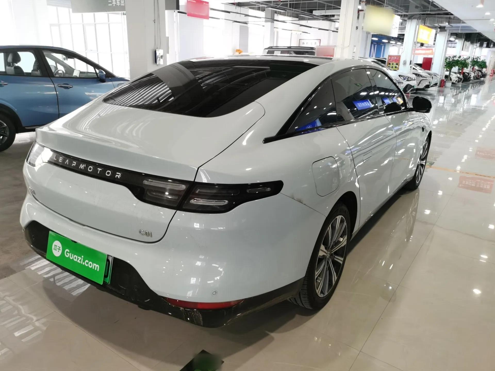 Leapmotor C01 2023 Range-Extended 216 Comfort Edition — миниатюра 4