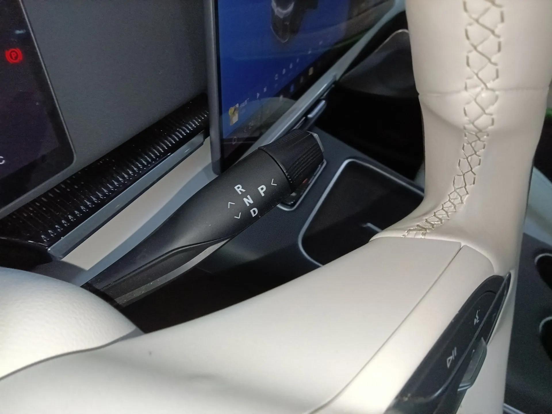 VOYAH Dream 2025 PHEV Four-Wheel-Drive Flagship Kunpeng Edition — миниатюра 16