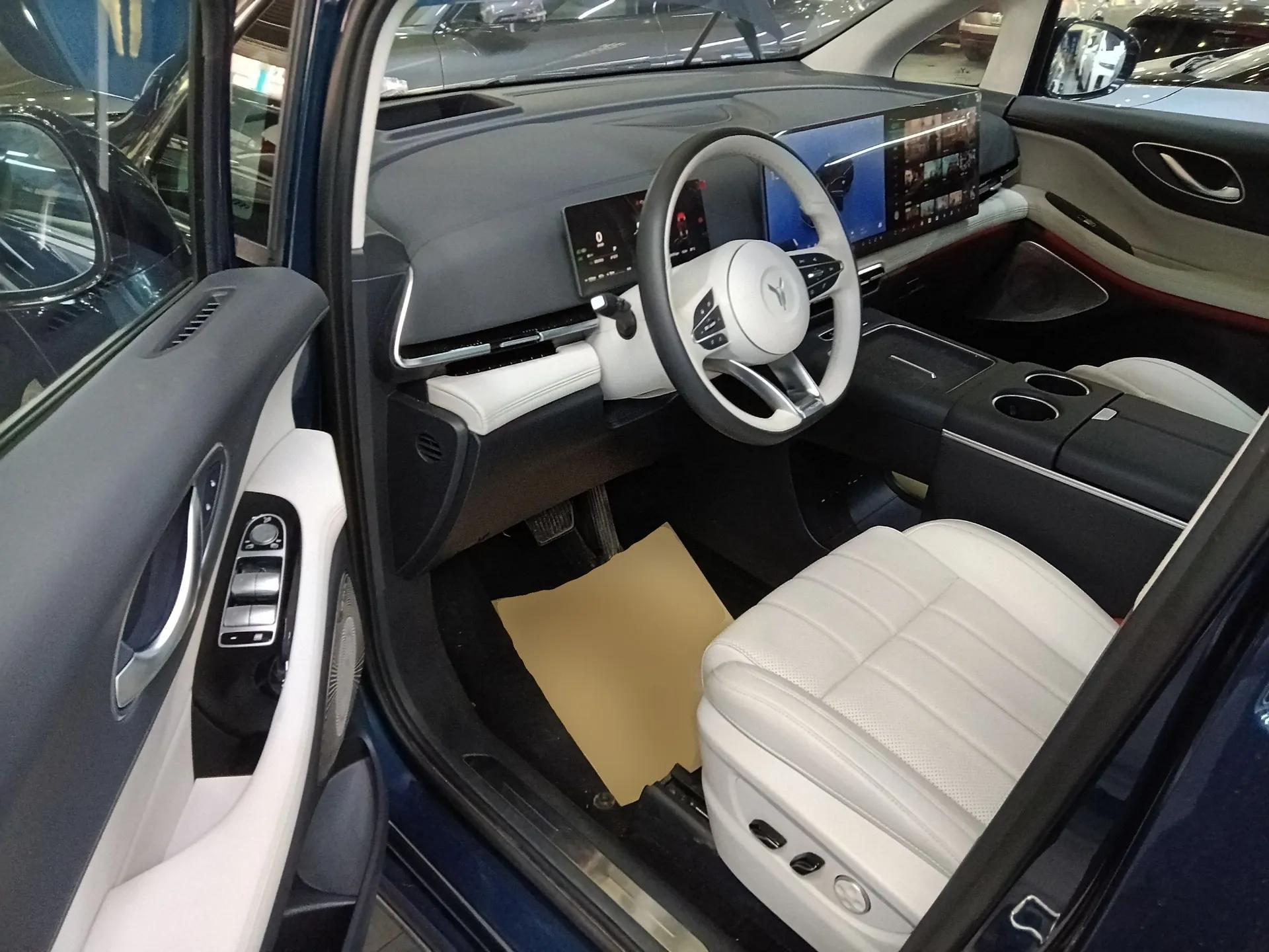 VOYAH Dream 2025 PHEV Four-Wheel-Drive Flagship Kunpeng Edition — миниатюра 18