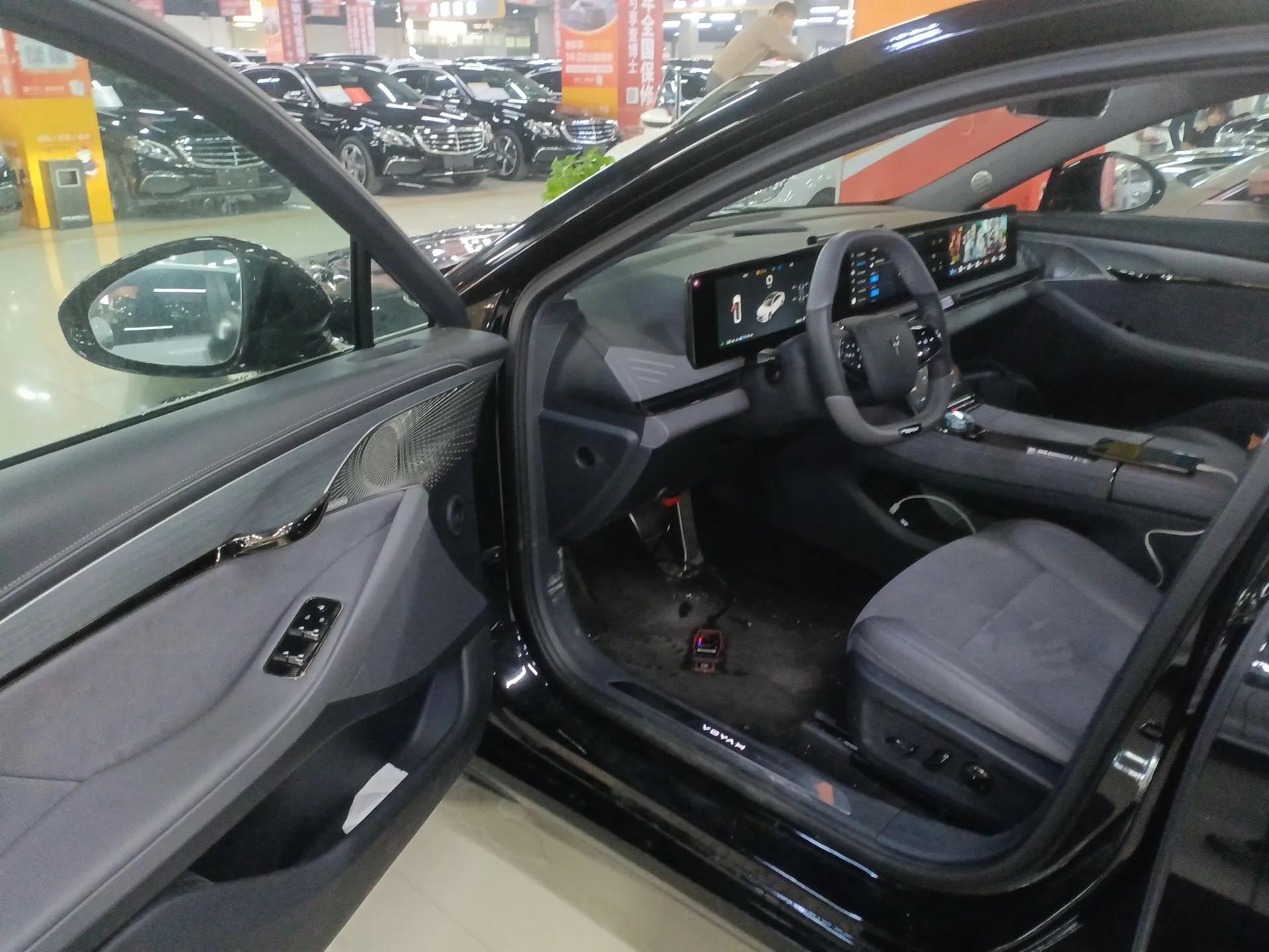 VOYAH PASSION 2024 PHEV Four-Wheel Drive Ultra-Long Range Flagship Model — миниатюра 19