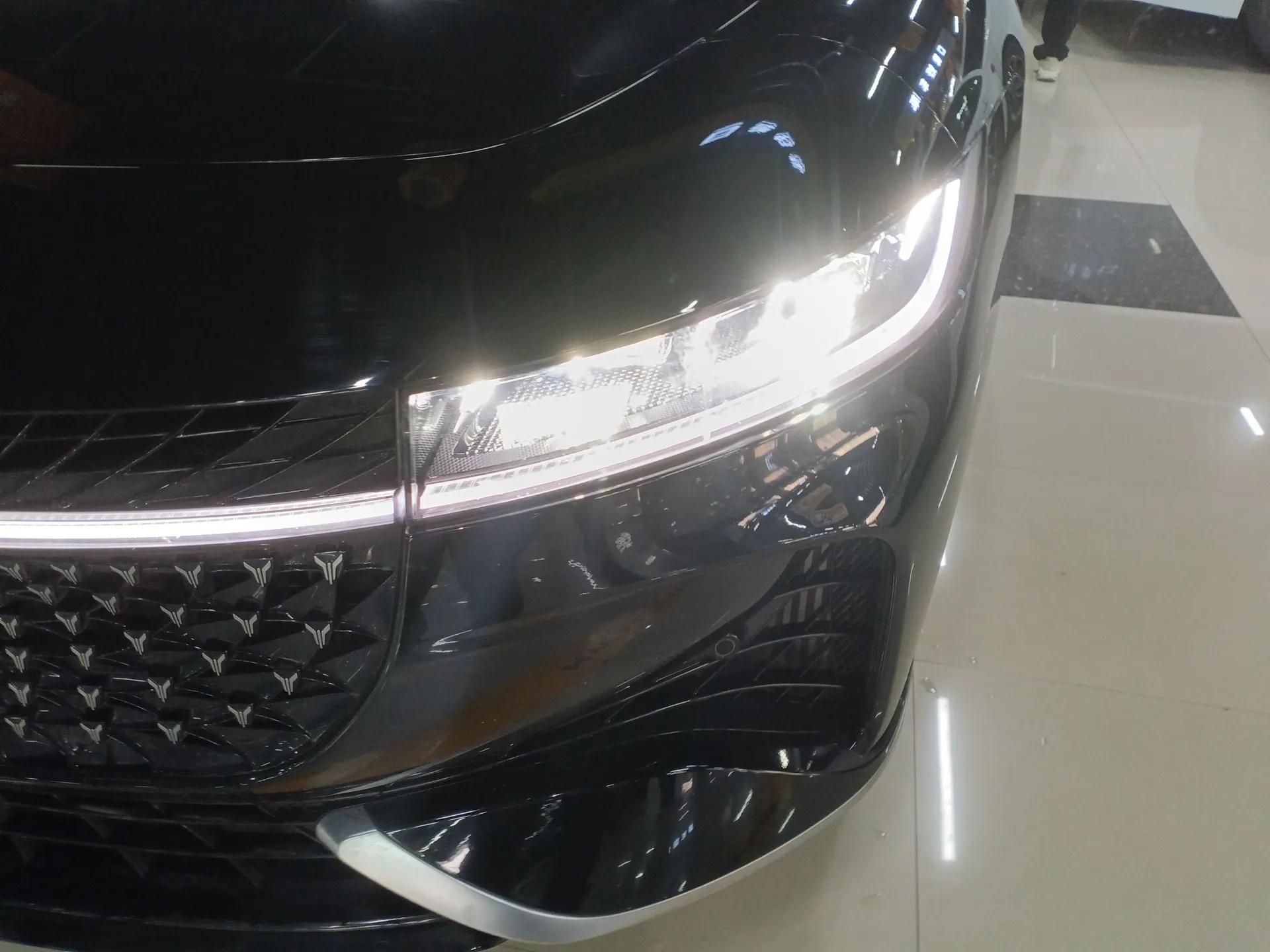 VOYAH PASSION 2024 PHEV Four-Wheel Drive Ultra-Long Range Flagship Model — миниатюра 9