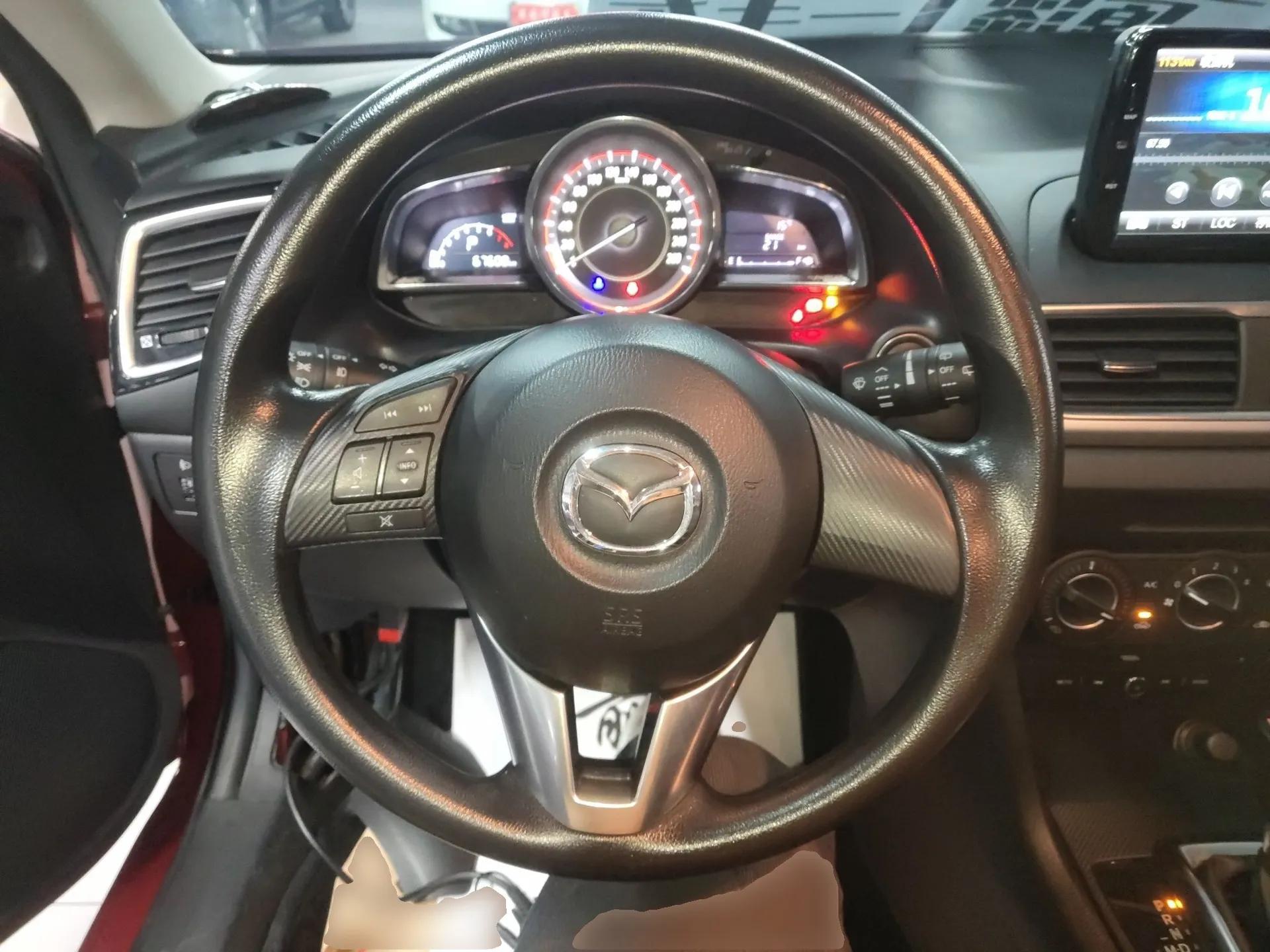 Mazda 3 Axela 2016 Hatchback 1.5L Automatic Comfort Model — миниатюра 13