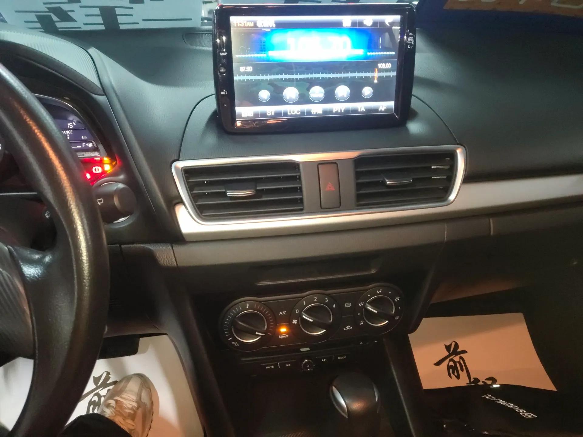 Mazda 3 Axela 2016 Hatchback 1.5L Automatic Comfort Model — миниатюра 15