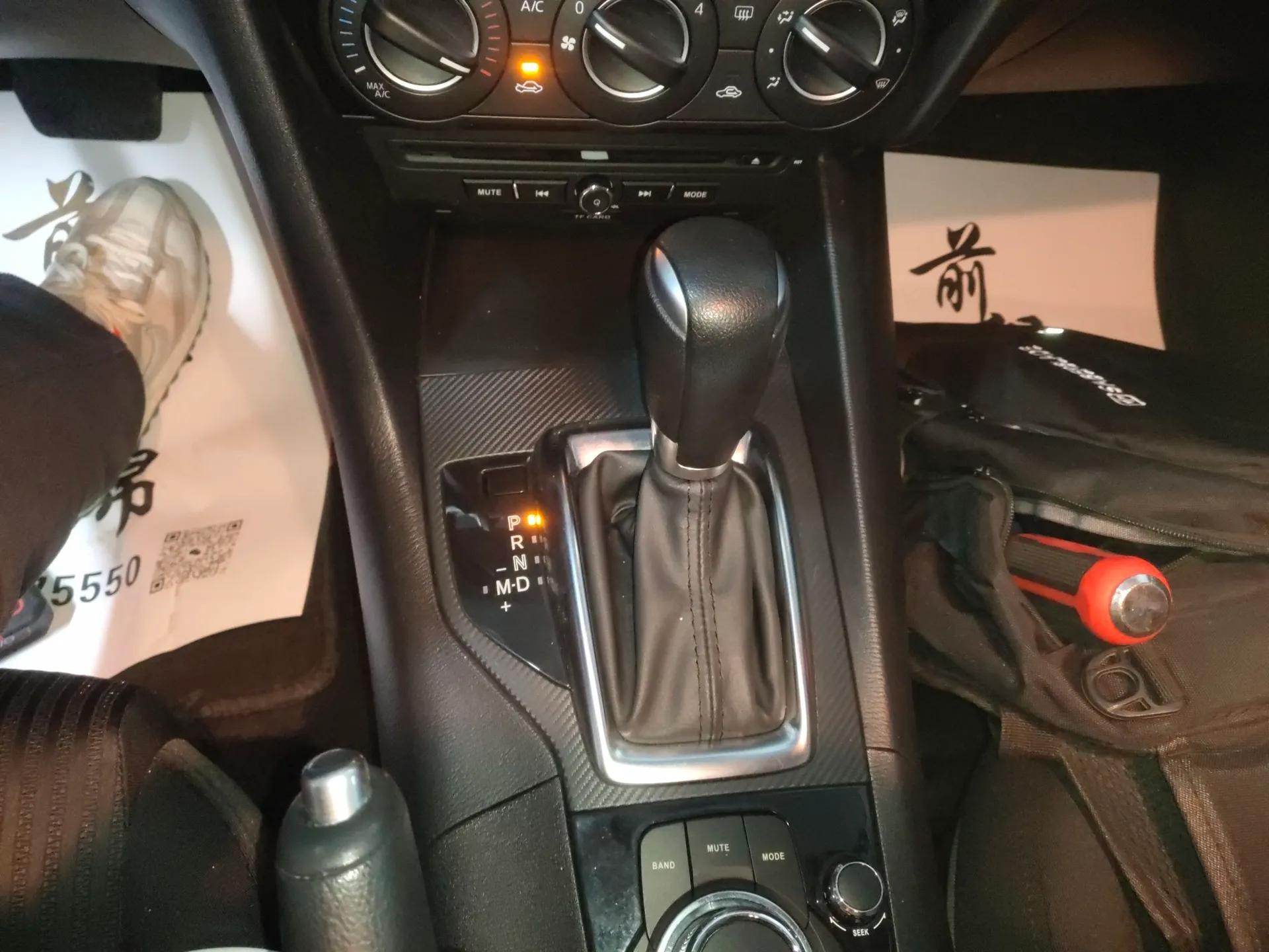 Mazda 3 Axela 2016 Hatchback 1.5L Automatic Comfort Model — миниатюра 16