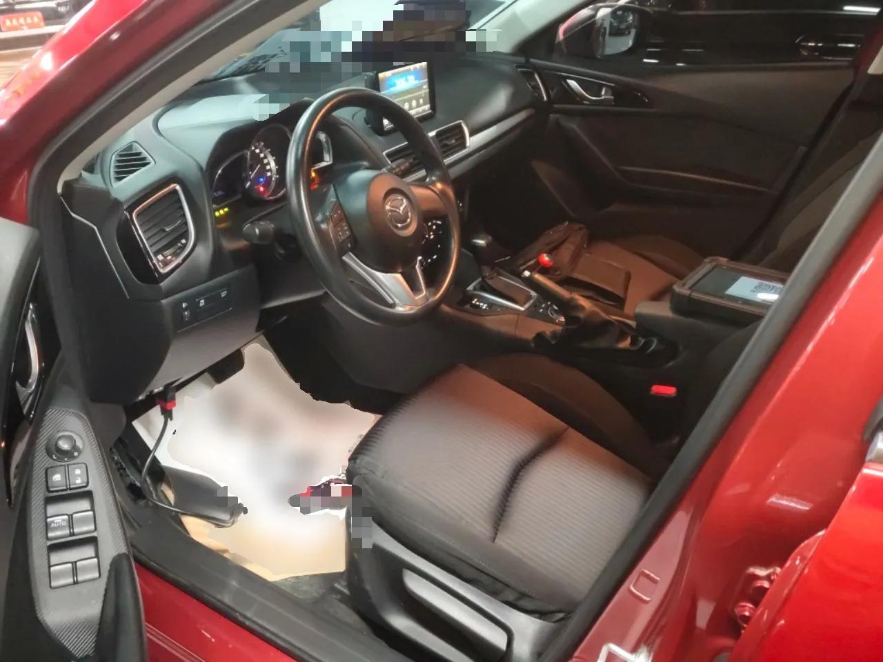 Mazda 3 Axela 2016 Hatchback 1.5L Automatic Comfort Model — миниатюра 18