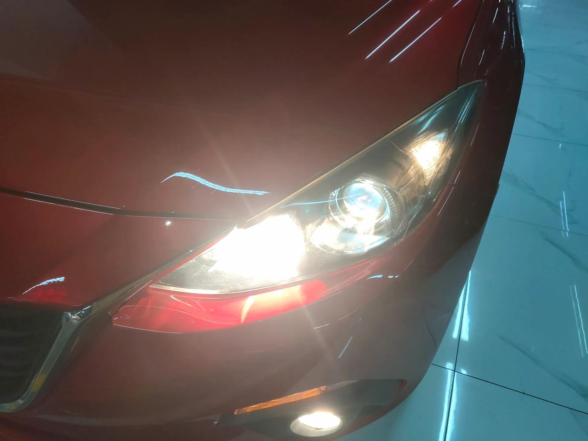 Mazda 3 Axela 2016 Hatchback 1.5L Automatic Comfort Model — миниатюра 5