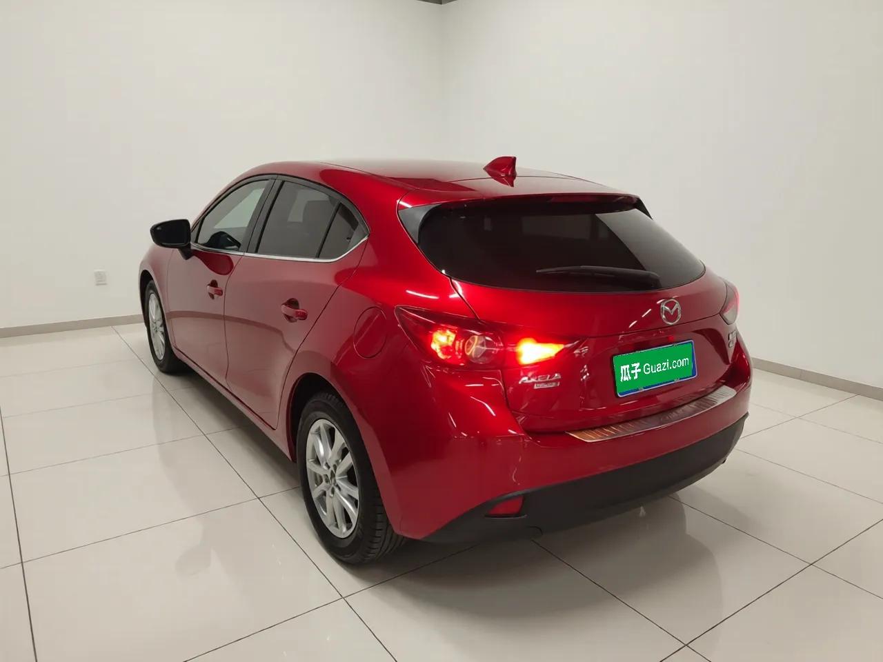 Mazda 3 Axela 2016 Hatchback 1.5L Automatic Comfort Model — миниатюра 7