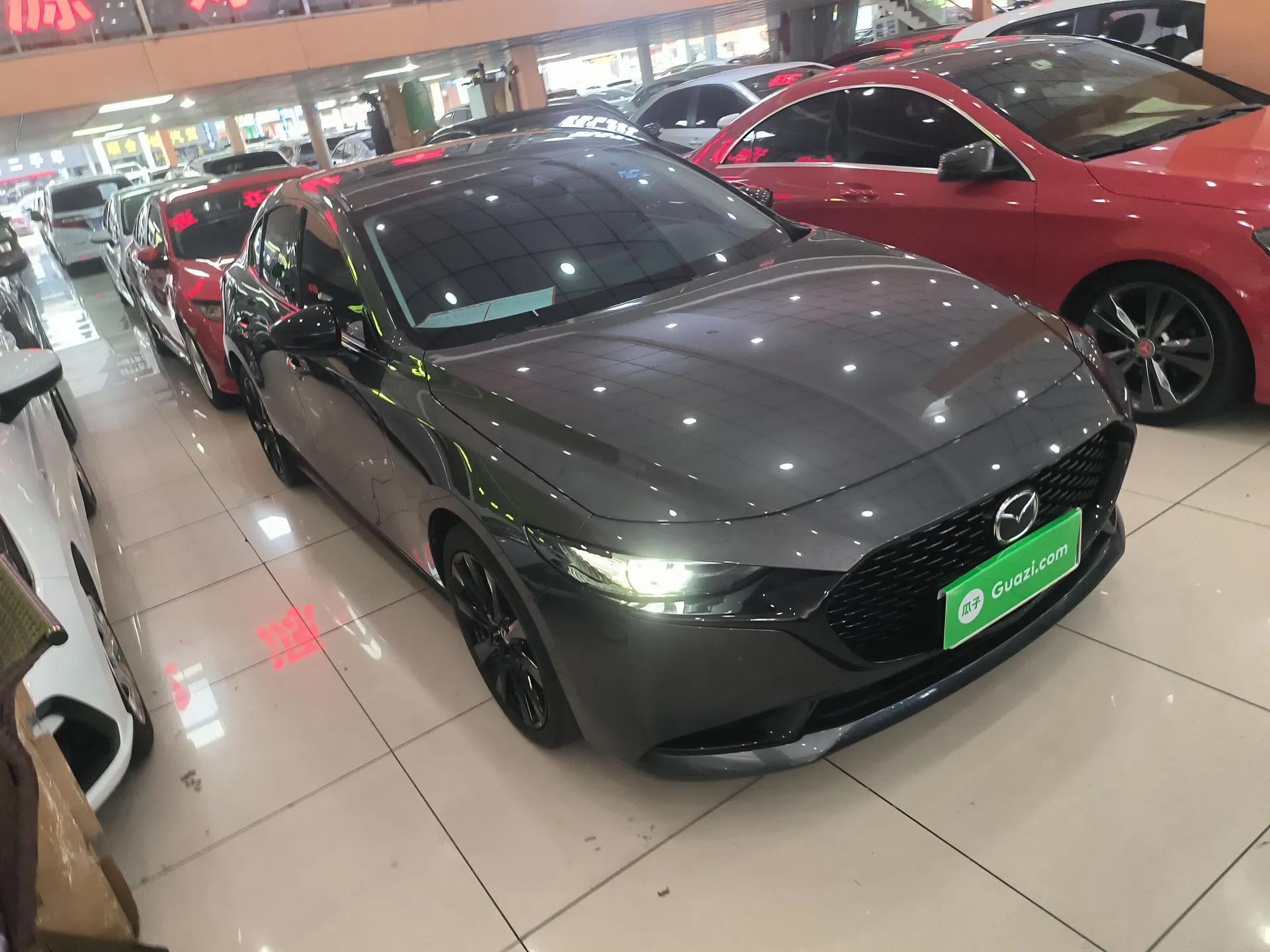 Mazda 3 Axela 2022 2.0L Automatic Premium Black Obsidian Edition — миниатюра 3