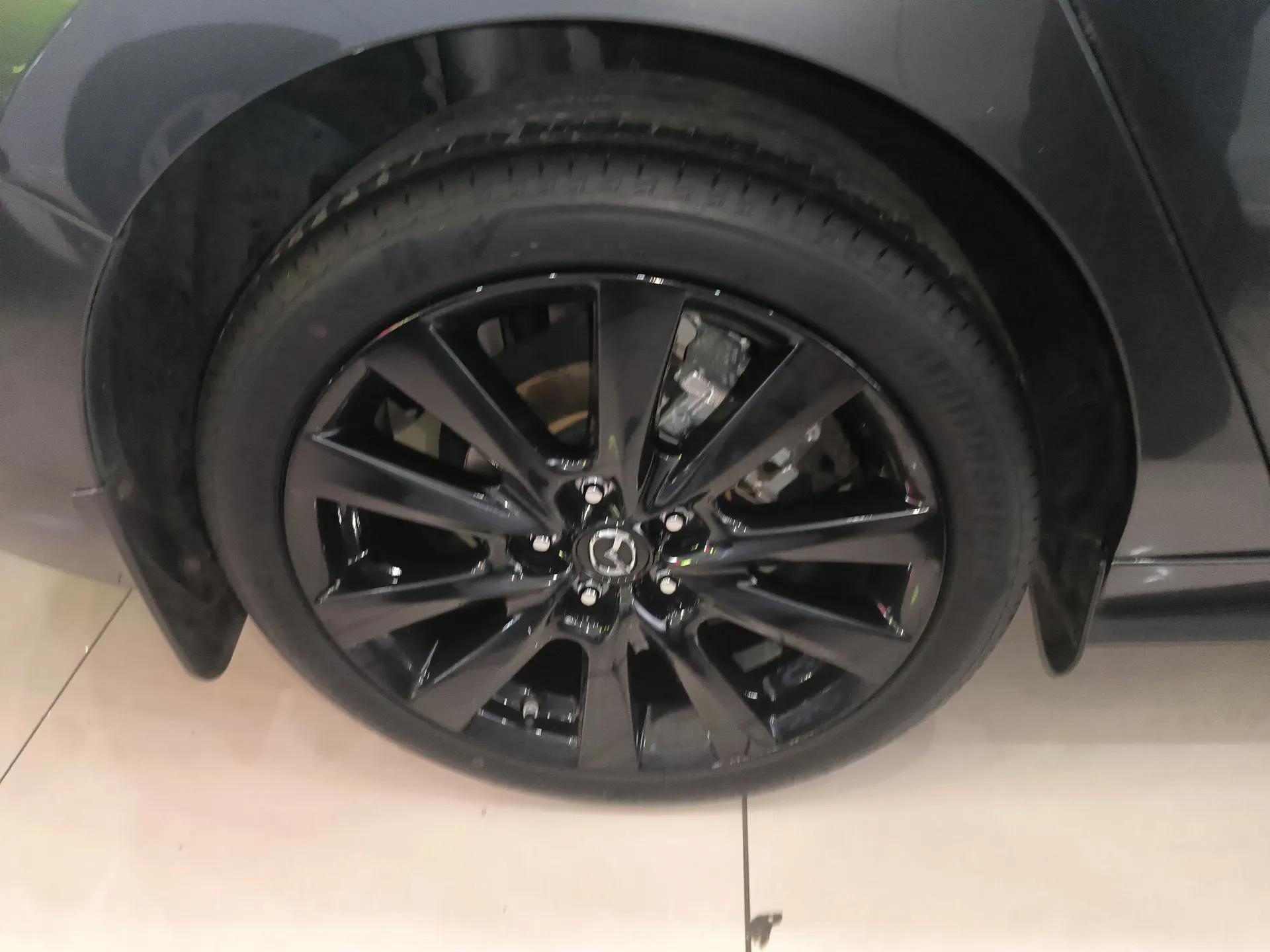 Mazda 3 Axela 2022 2.0L Automatic Premium Black Obsidian Edition — миниатюра 10