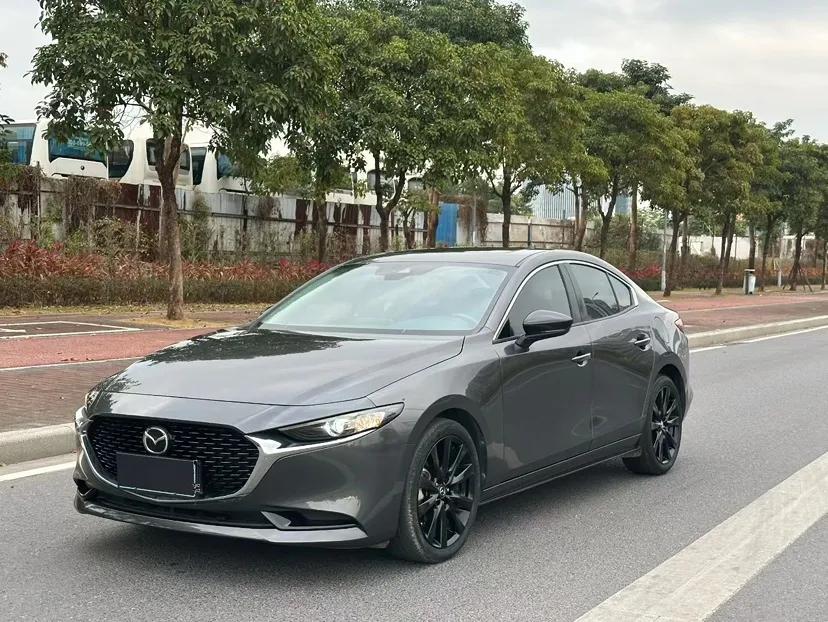 Mazda 3 Axela 2022 2.0L Automatic Premium Black Obsidian Edition — миниатюра 1