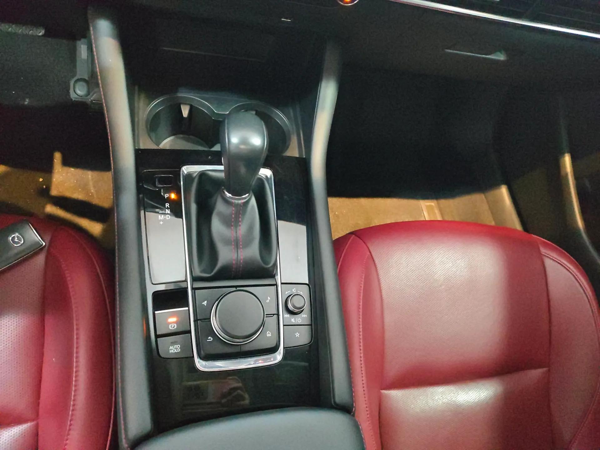Mazda 3 Axela 2022 2.0L Automatic Premium Black Obsidian Edition — миниатюра 15