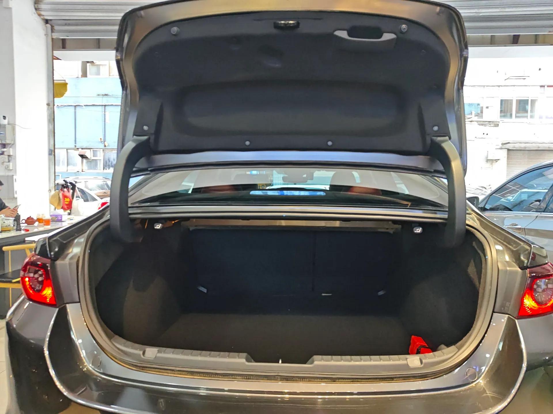 Mazda 3 Axela 2022 2.0L Automatic Premium Black Obsidian Edition — миниатюра 20