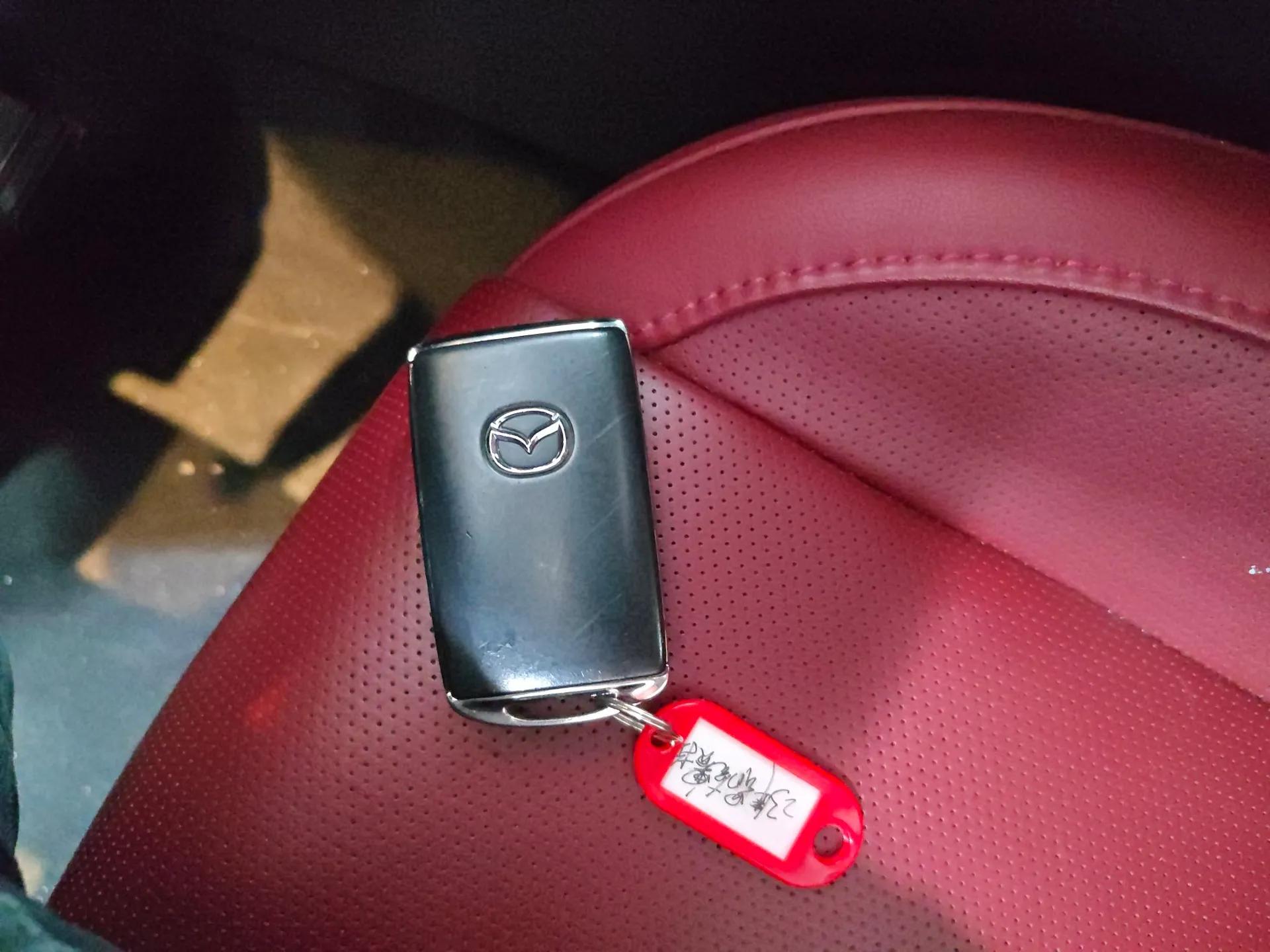 Mazda 3 Axela 2022 2.0L Automatic Premium Black Obsidian Edition — миниатюра 21