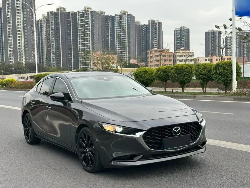 Mazda 3 Axela 2022 2.0L Automatic Premium Black Obsidian Edition — миниатюра 7