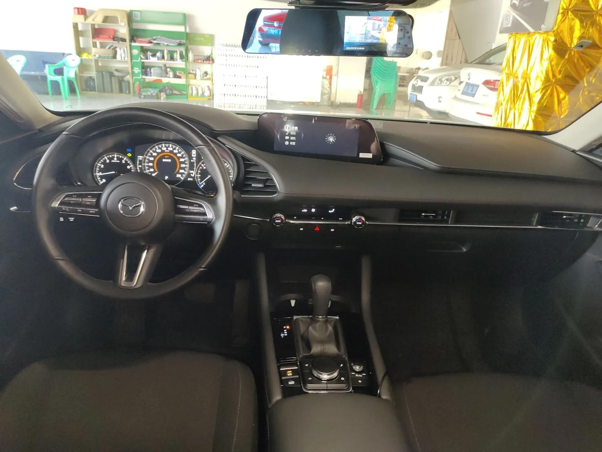 Mazda 3 Axela 2023 2.0L Automatic ZhiXuan Edition — миниатюра 13