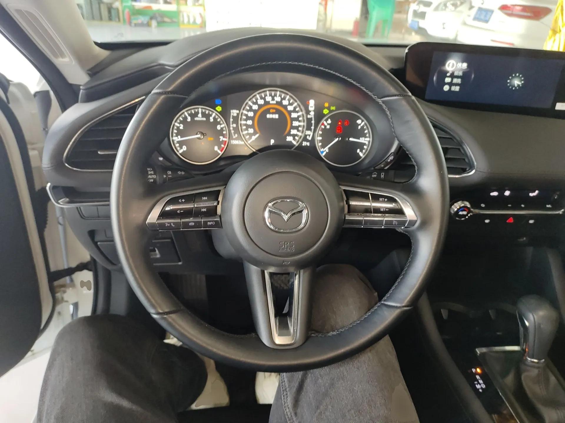 Mazda 3 Axela 2023 2.0L Automatic ZhiXuan Edition — миниатюра 14