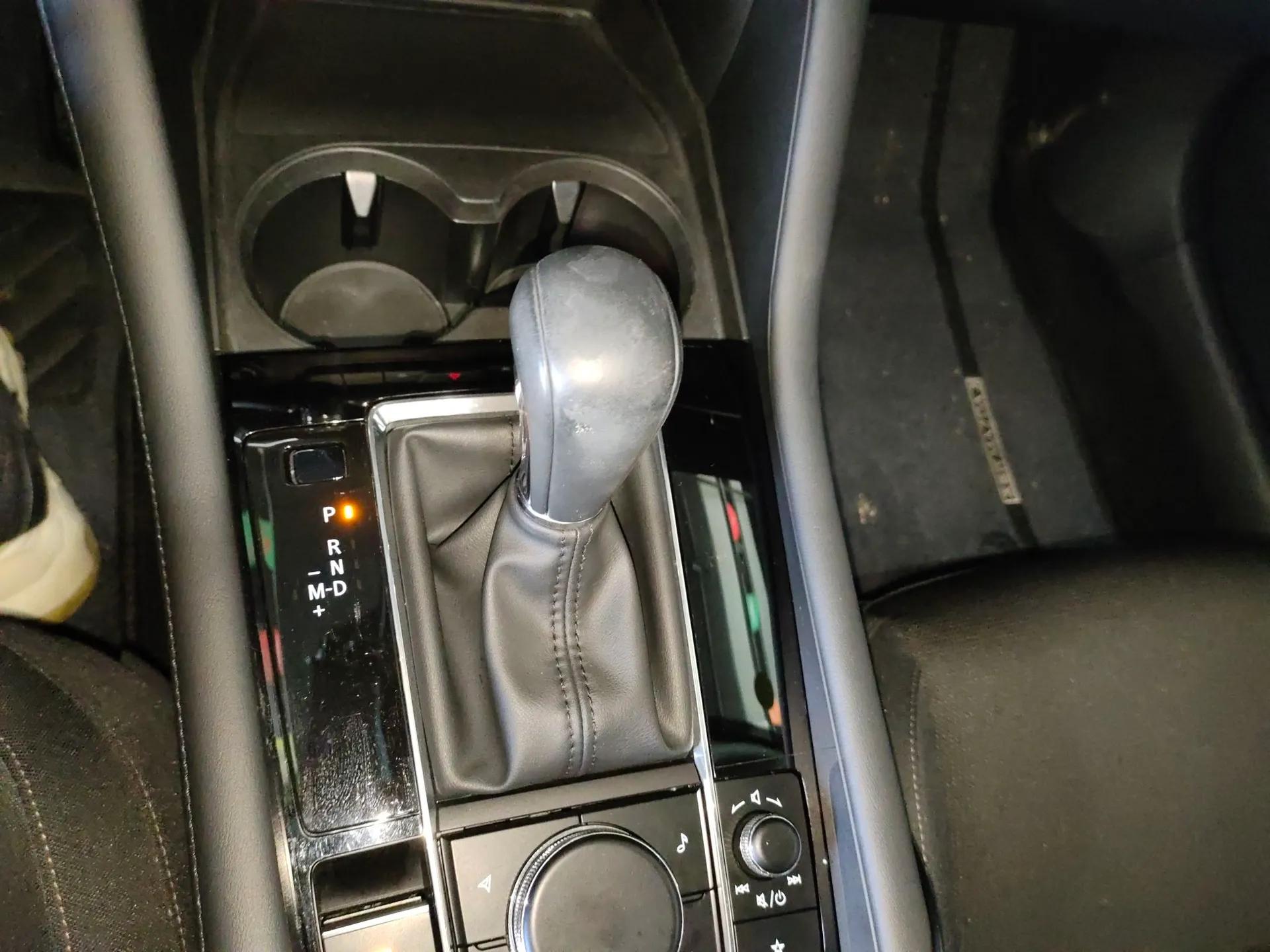 Mazda 3 Axela 2023 2.0L Automatic ZhiXuan Edition — миниатюра 17