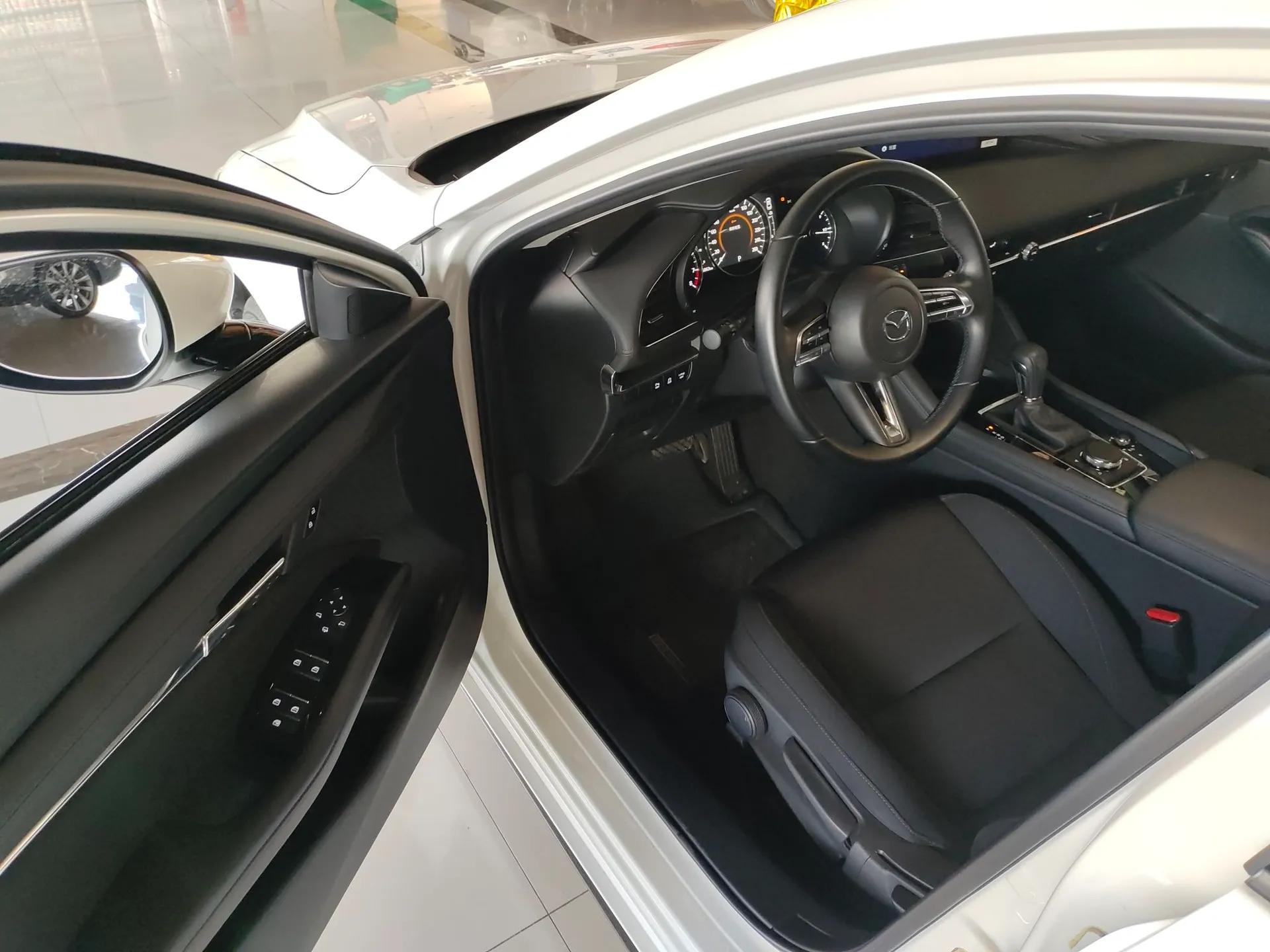 Mazda 3 Axela 2023 2.0L Automatic ZhiXuan Edition — миниатюра 19