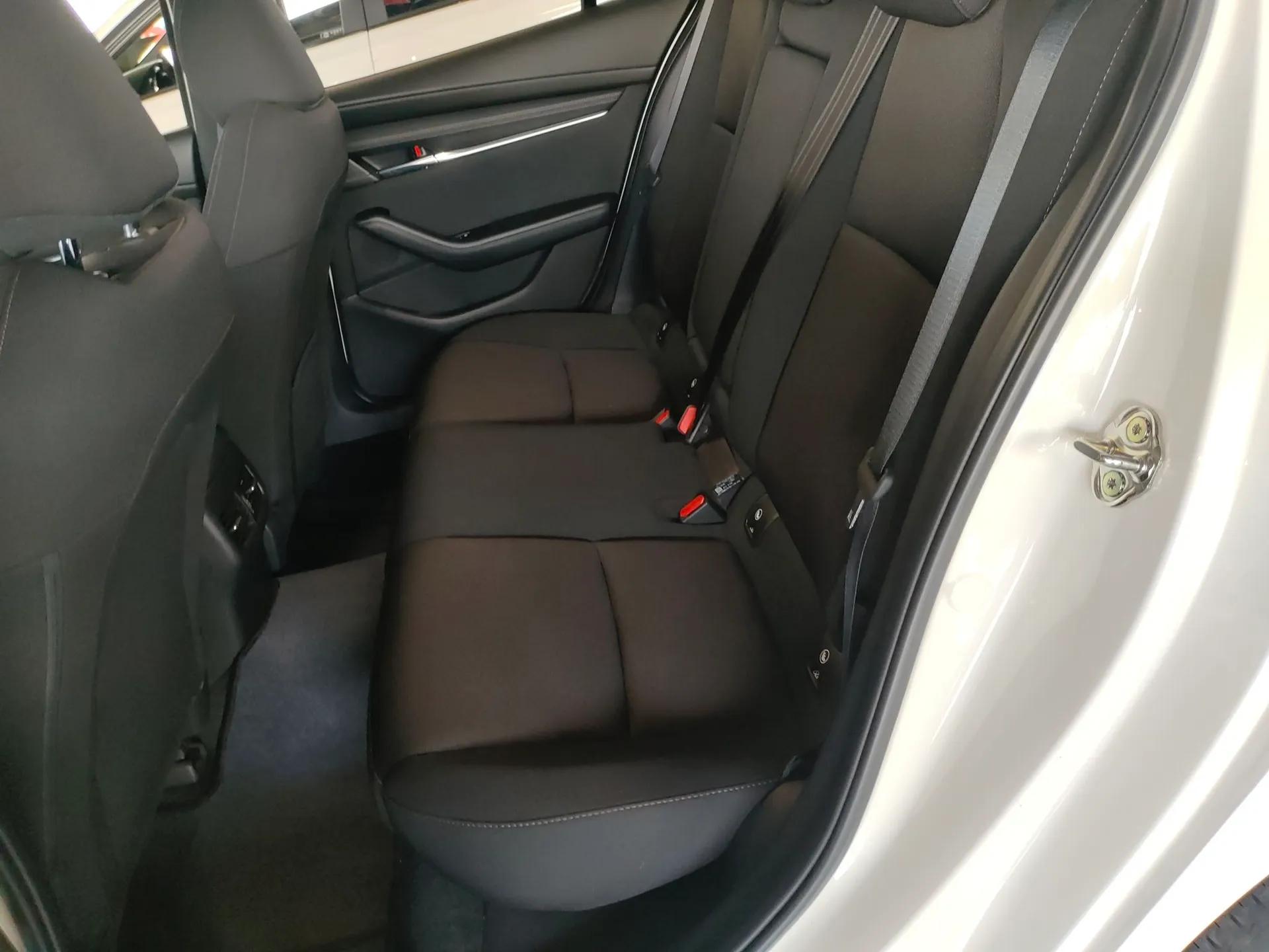 Mazda 3 Axela 2023 2.0L Automatic ZhiXuan Edition — миниатюра 20