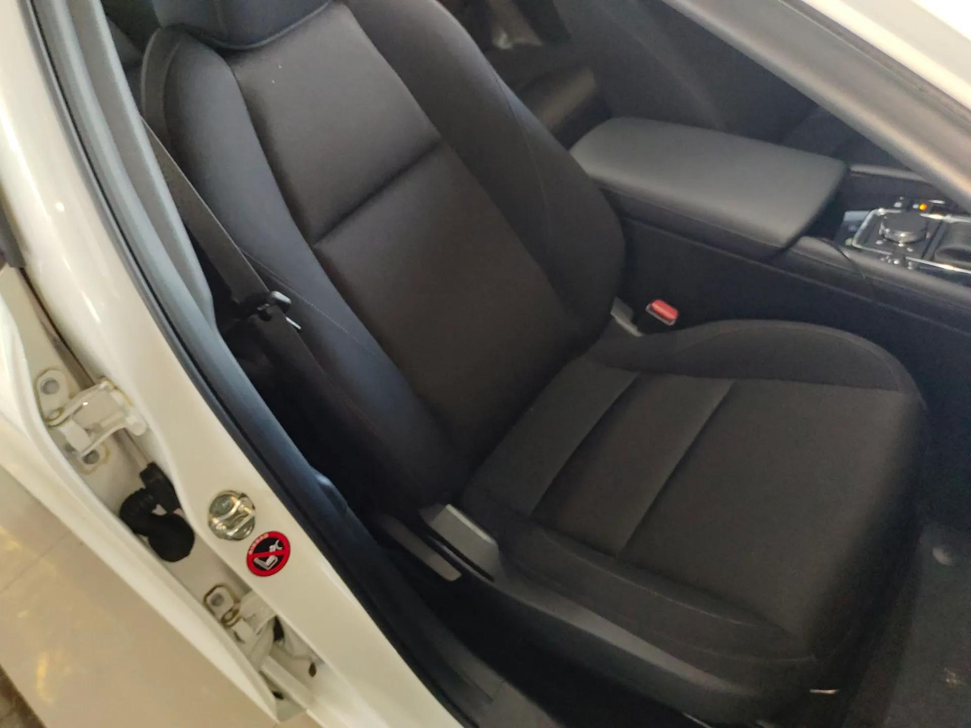 Mazda 3 Axela 2023 2.0L Automatic ZhiXuan Edition — миниатюра 23