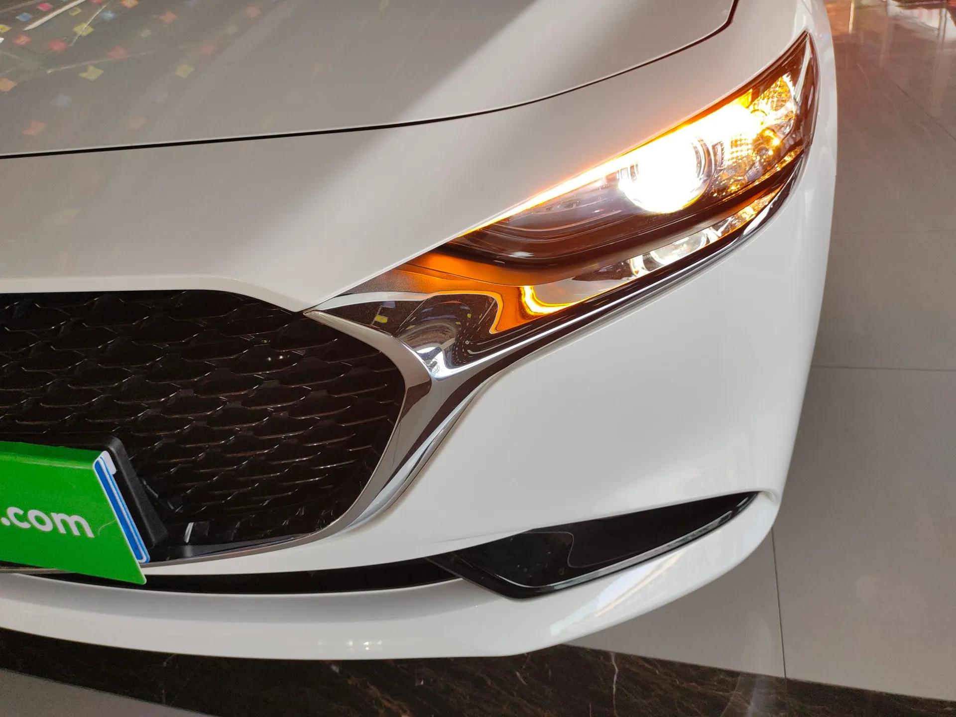 Mazda 3 Axela 2023 2.0L Automatic ZhiXuan Edition — миниатюра 9