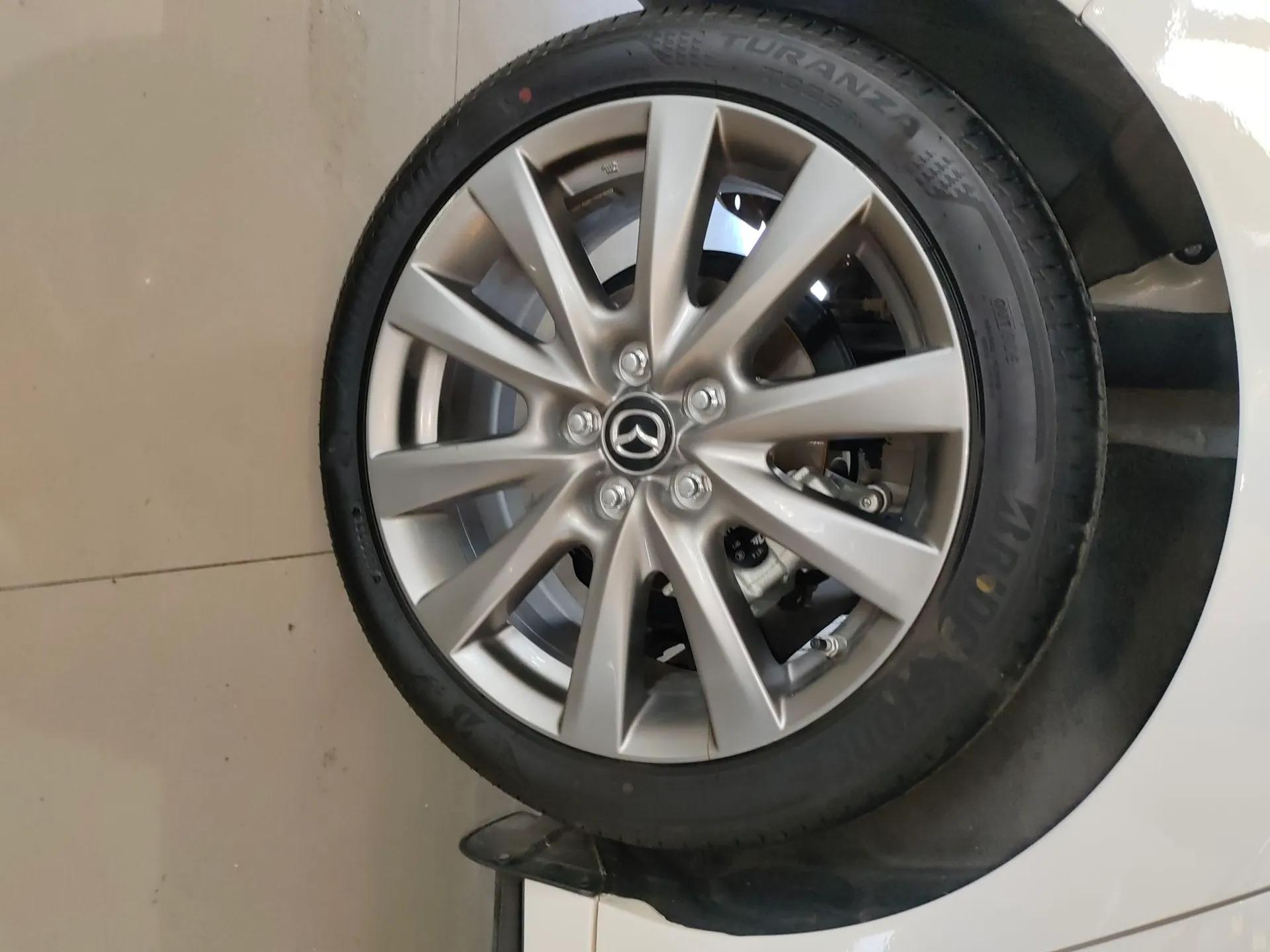 Mazda 3 Axela 2023 2.0L Automatic ZhiXuan Edition — миниатюра 10