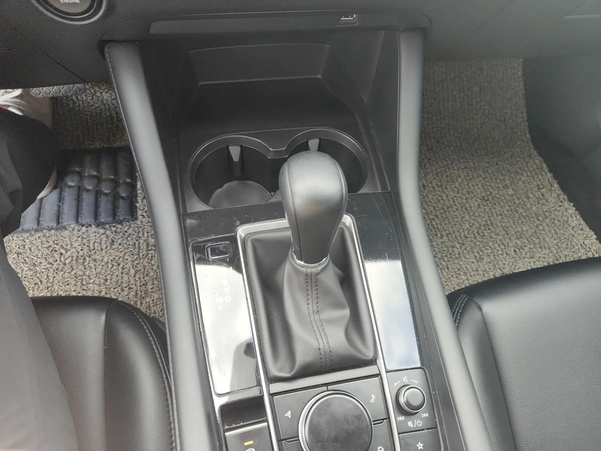 Mazda 3 Axela 2020 1.5L Automatic Zhiyue Sunroof Version — миниатюра 17