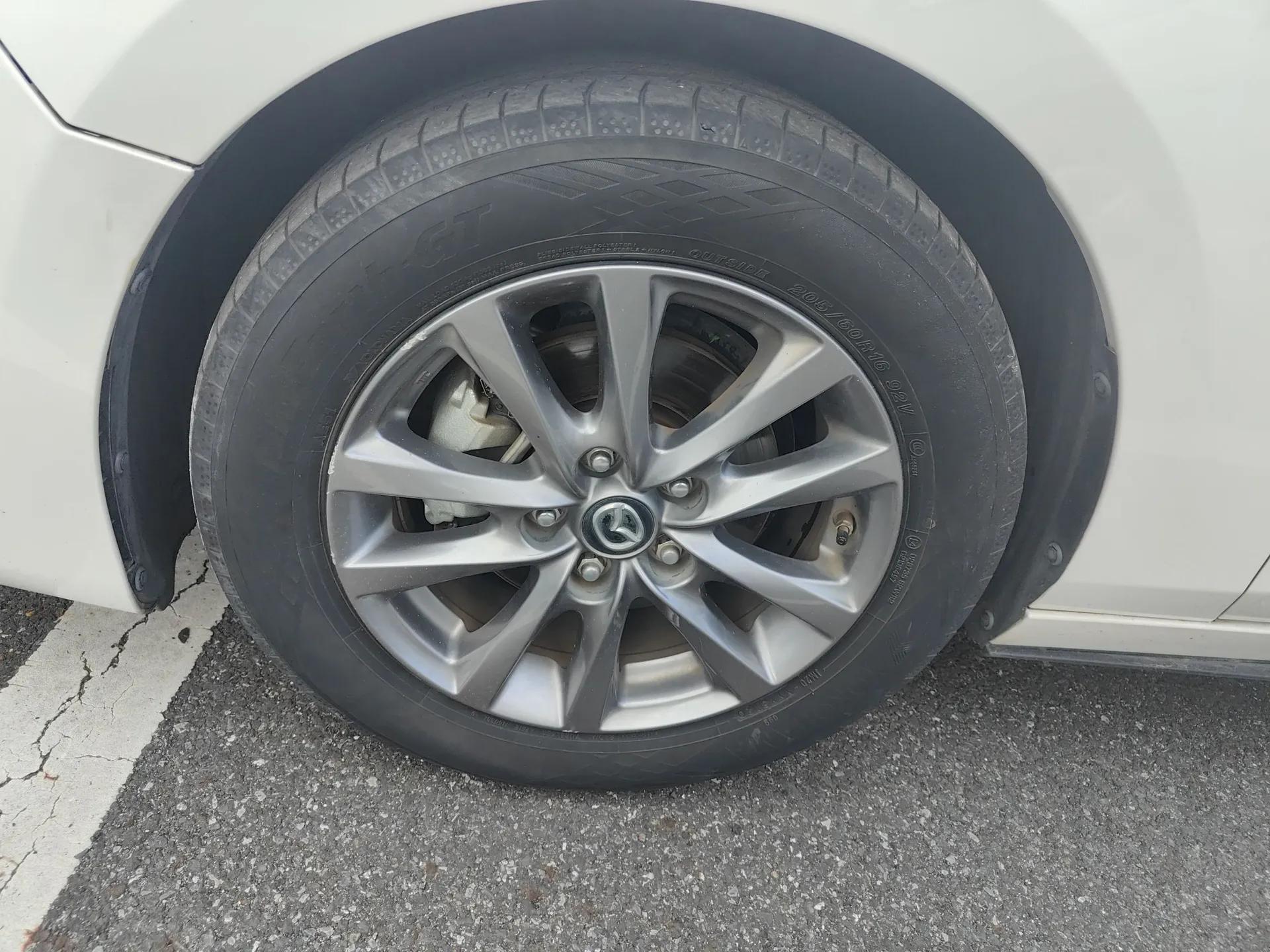 Mazda 3 Axela 2020 1.5L Automatic Zhiyue Sunroof Version — миниатюра 8