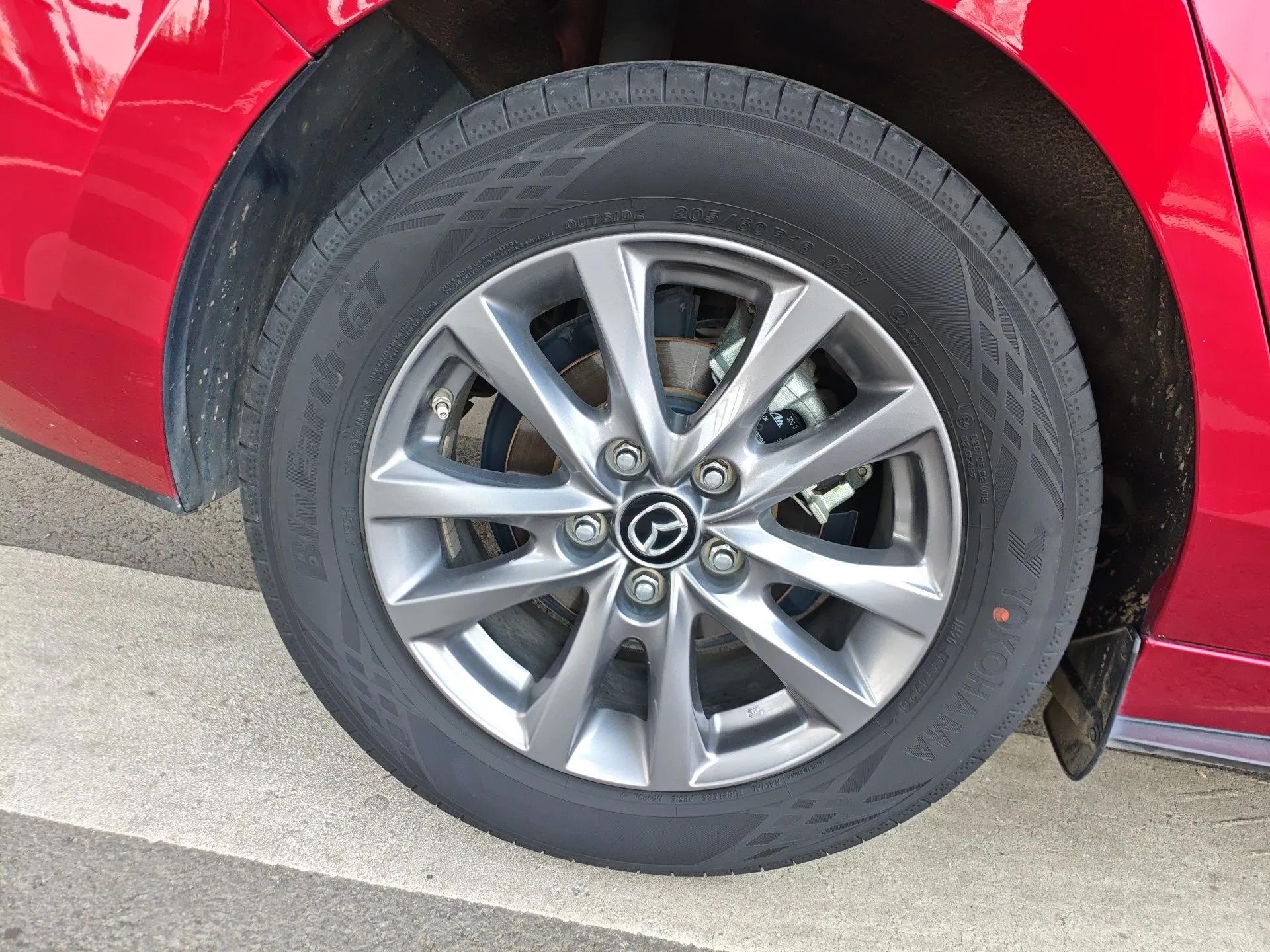 Mazda 3 Axela 2020 1.5L Automatic Zhiyue Sunroof Version — миниатюра 10