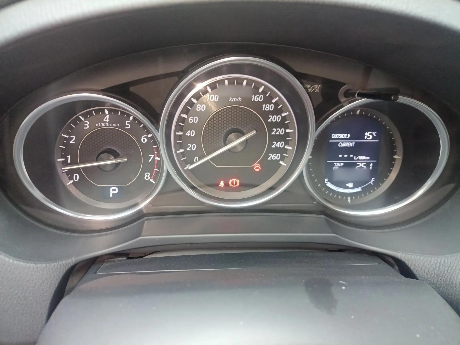 Mazda Atenza 2015 2.0L Blue Sky Luxury Edition — миниатюра 8