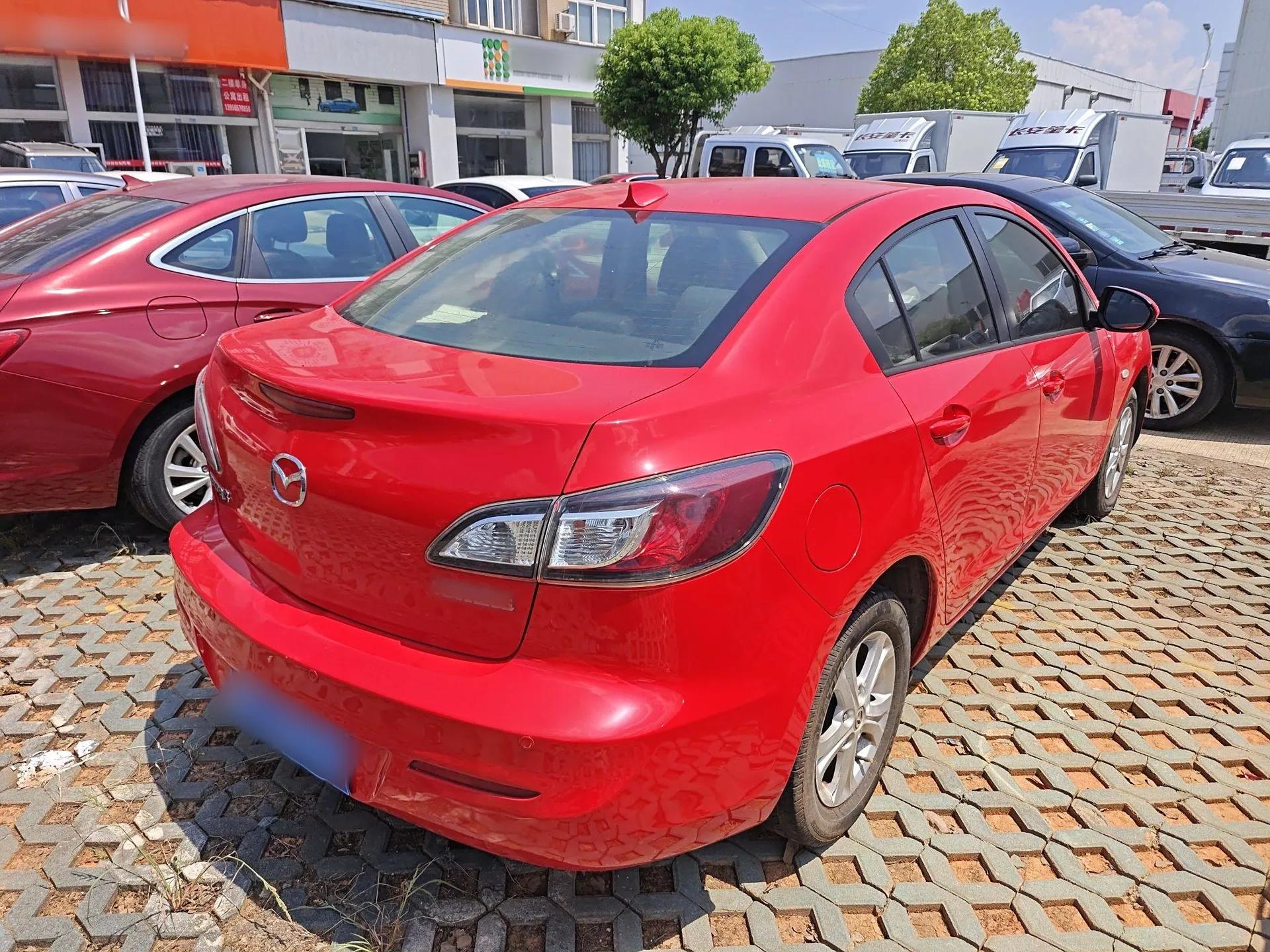 Mazda 3 2011 Sedan 1.6L Automatic Comfort Model — миниатюра 4