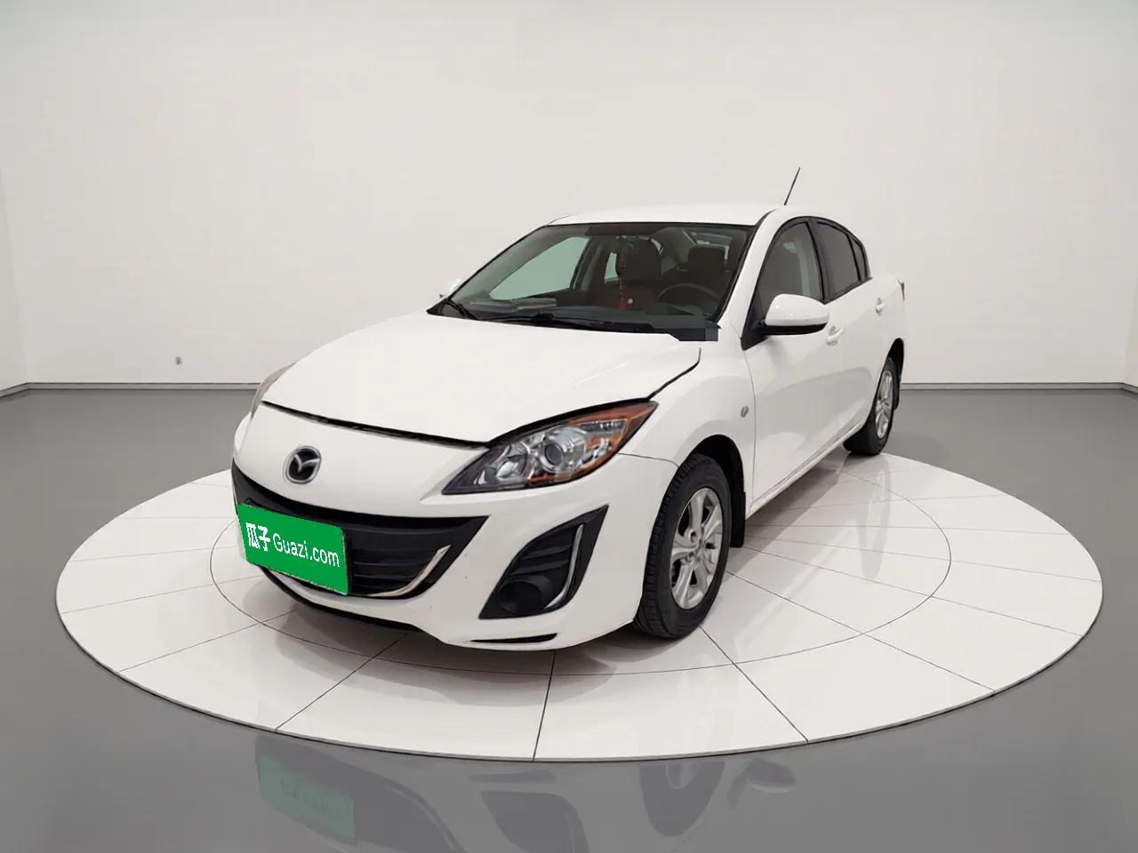 Mazda 3 2015 Sedan 1.6L Manual Comfort Model — миниатюра 1