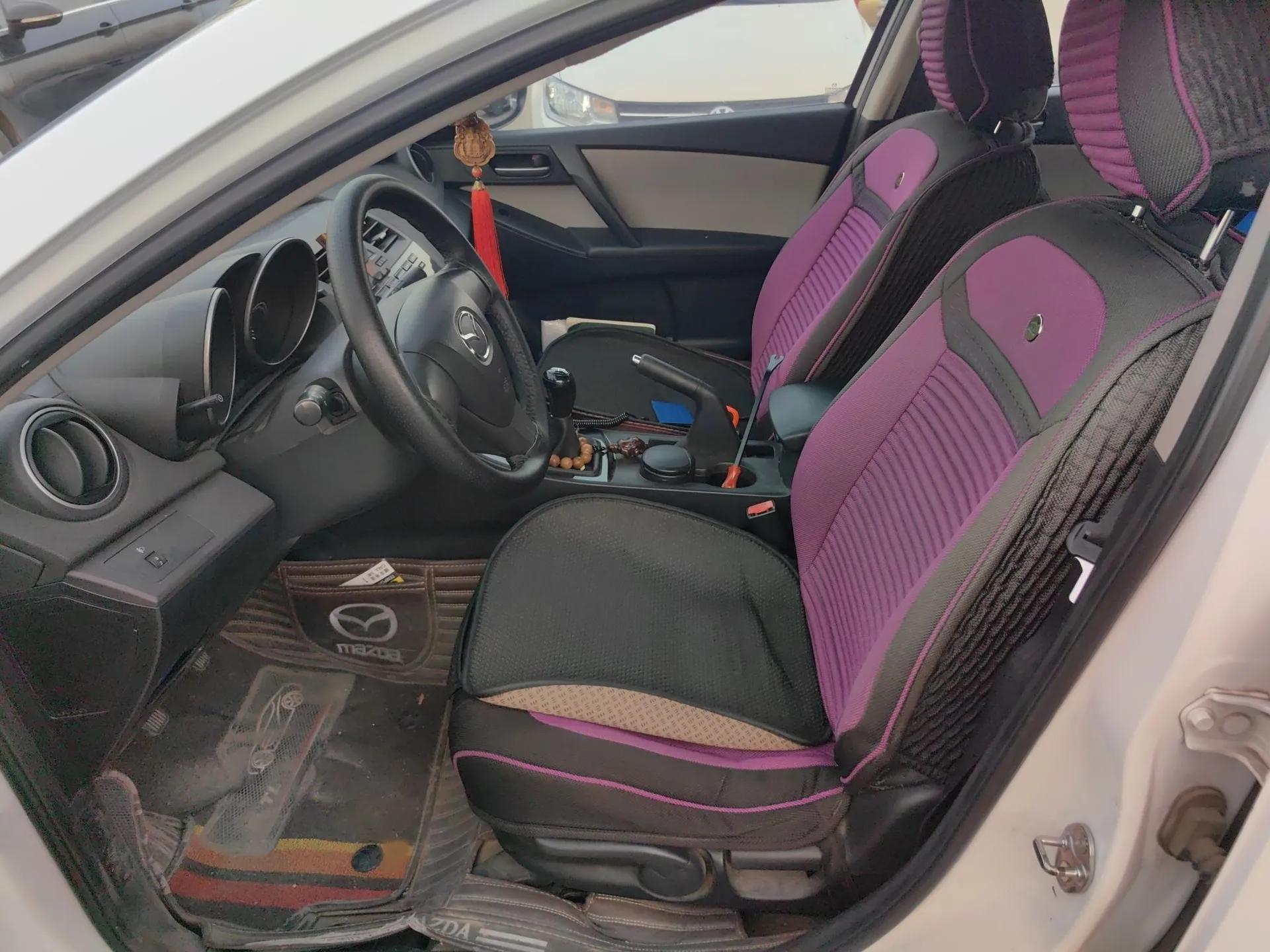 Mazda 3 2015 Sedan 1.6L Manual Comfort Model — миниатюра 14
