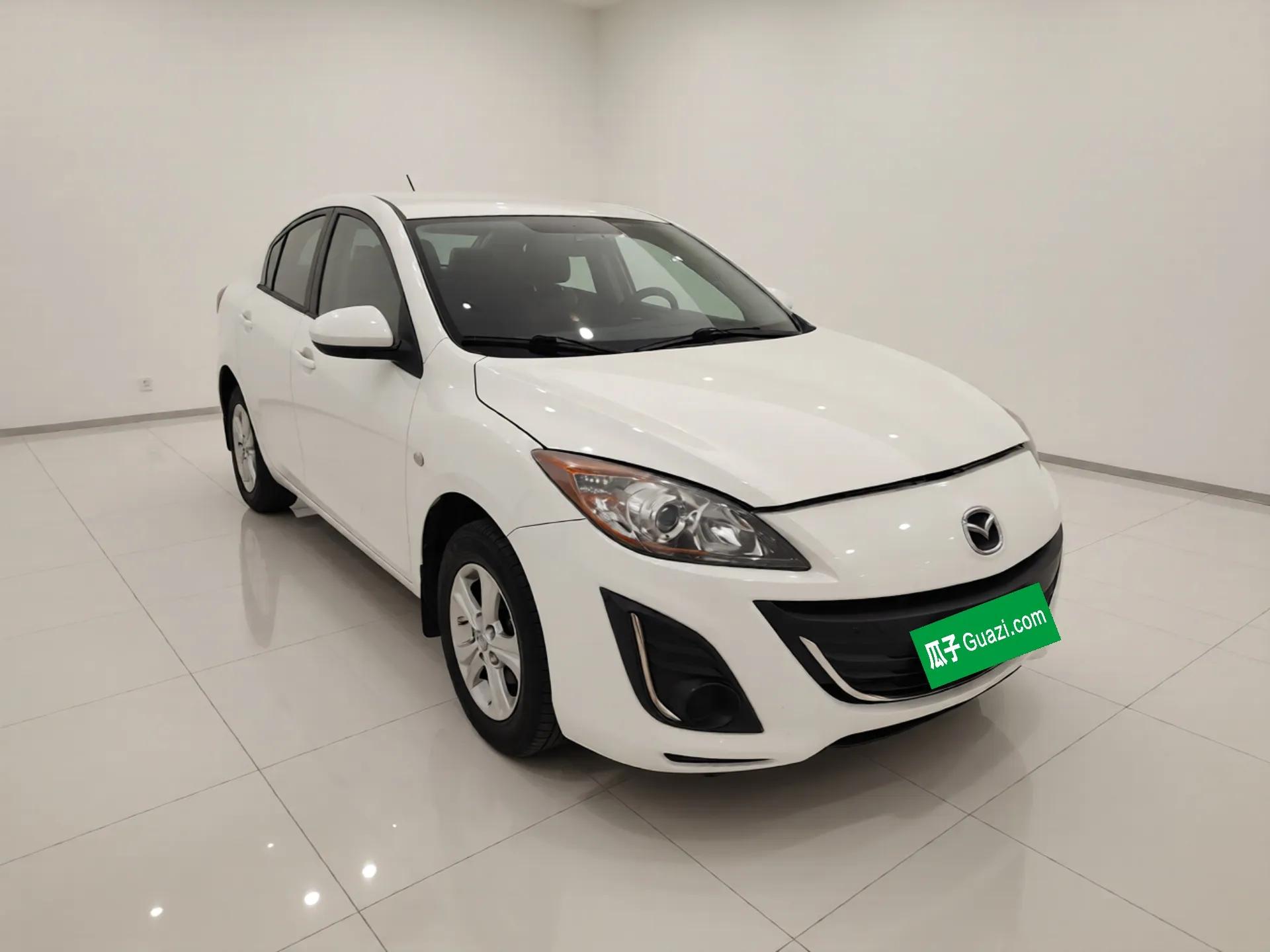 Mazda 3 2015 Sedan 1.6L Manual Comfort Model — миниатюра 3