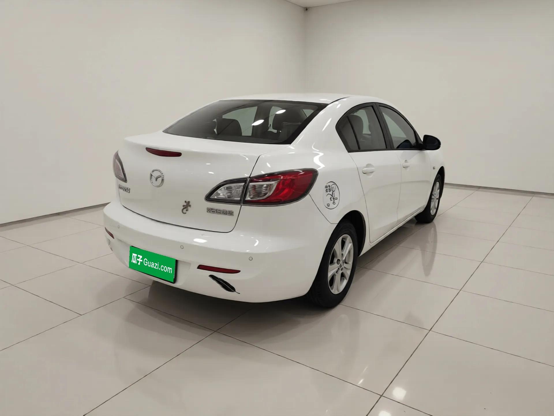Mazda 3 2015 Sedan 1.6L Manual Comfort Model — миниатюра 6