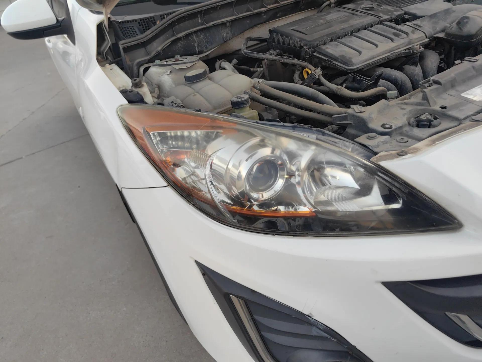 Mazda 3 2015 Sedan 1.6L Manual Comfort Model — миниатюра 7