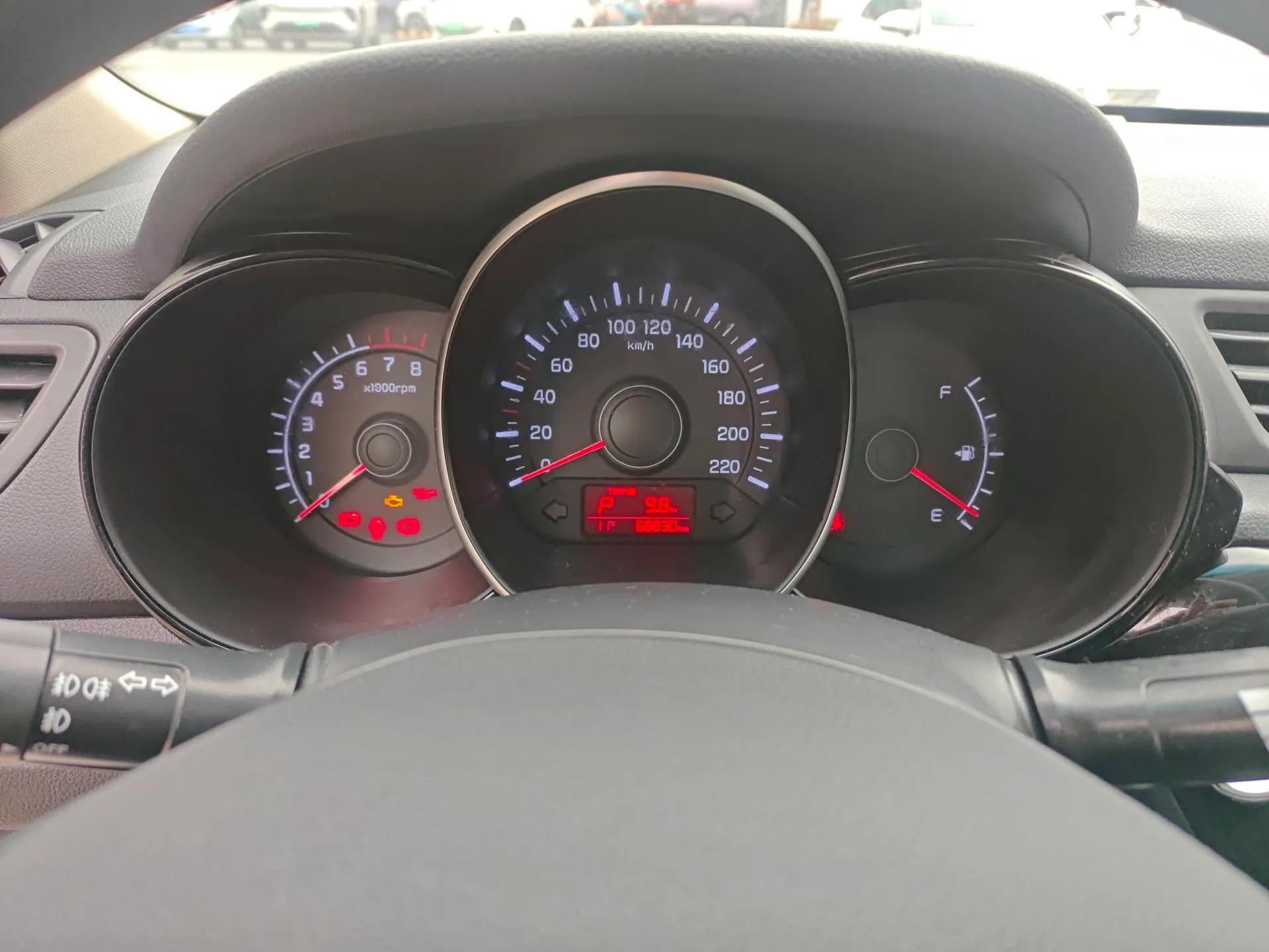 Kia K2 2015 Sedan 1.4L Automatic GLS — миниатюра 15