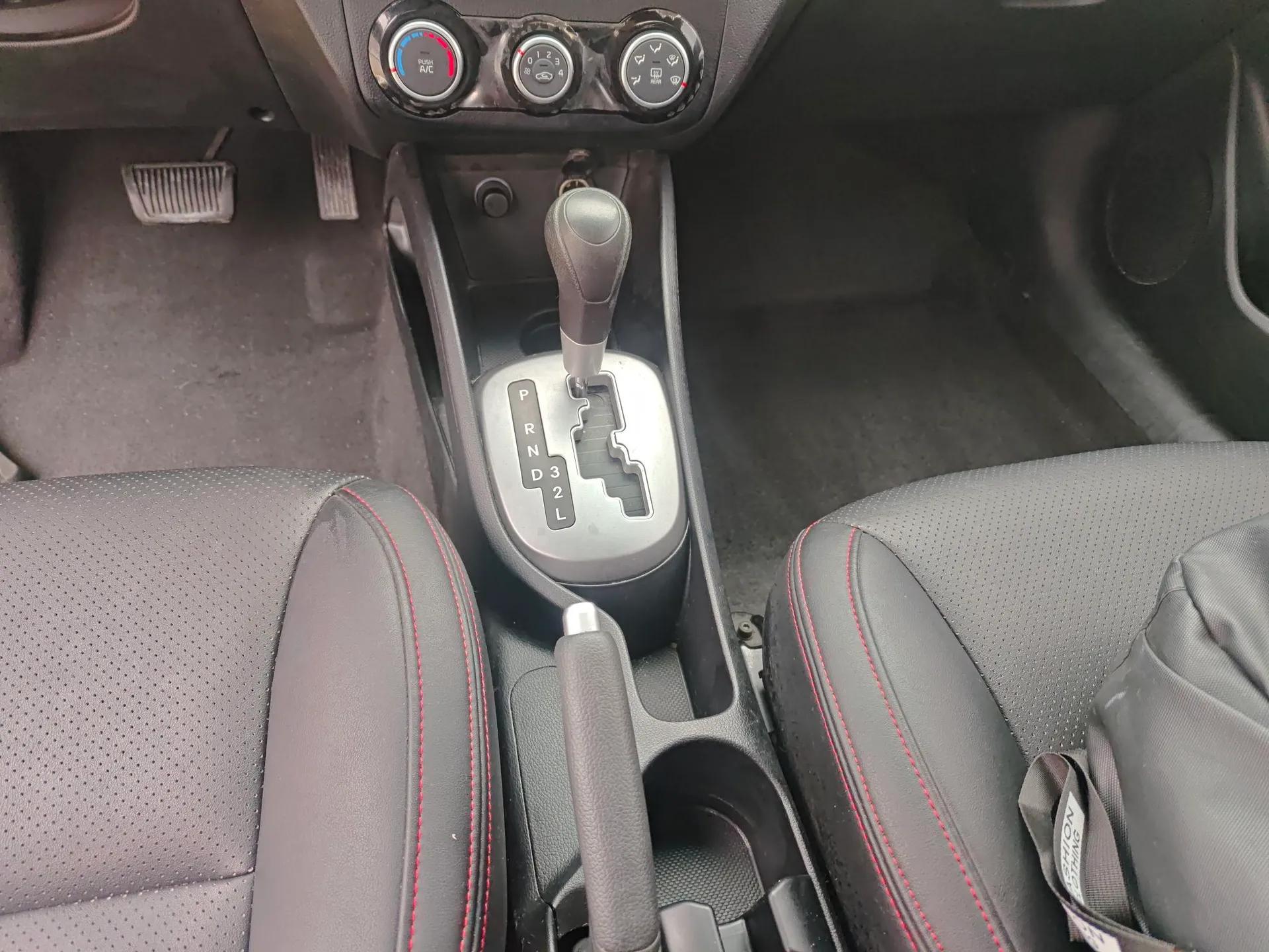 Kia K2 2015 Sedan 1.4L Automatic GLS — миниатюра 17