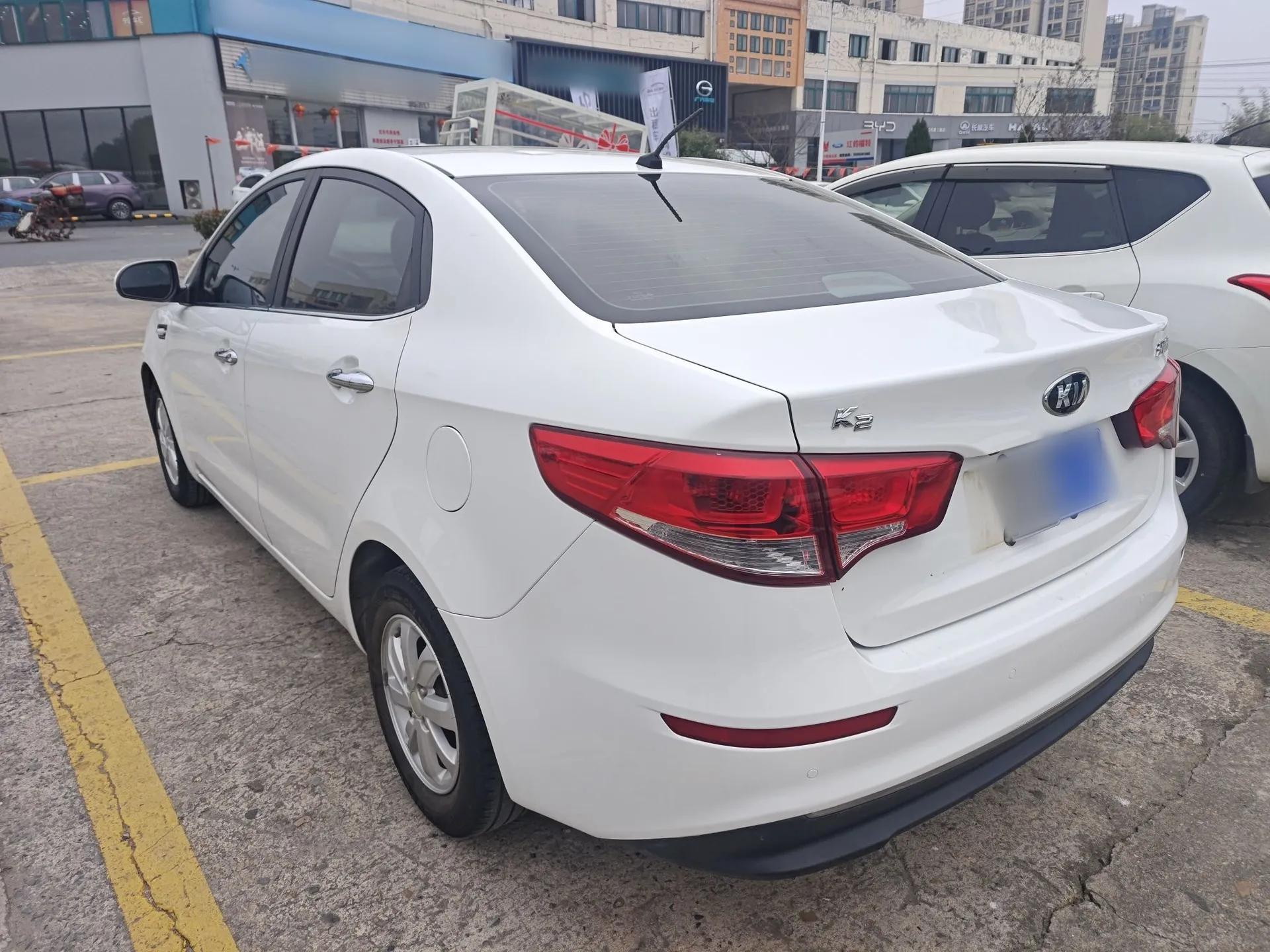 Kia K2 2015 Sedan 1.4L Automatic GLS — миниатюра 4