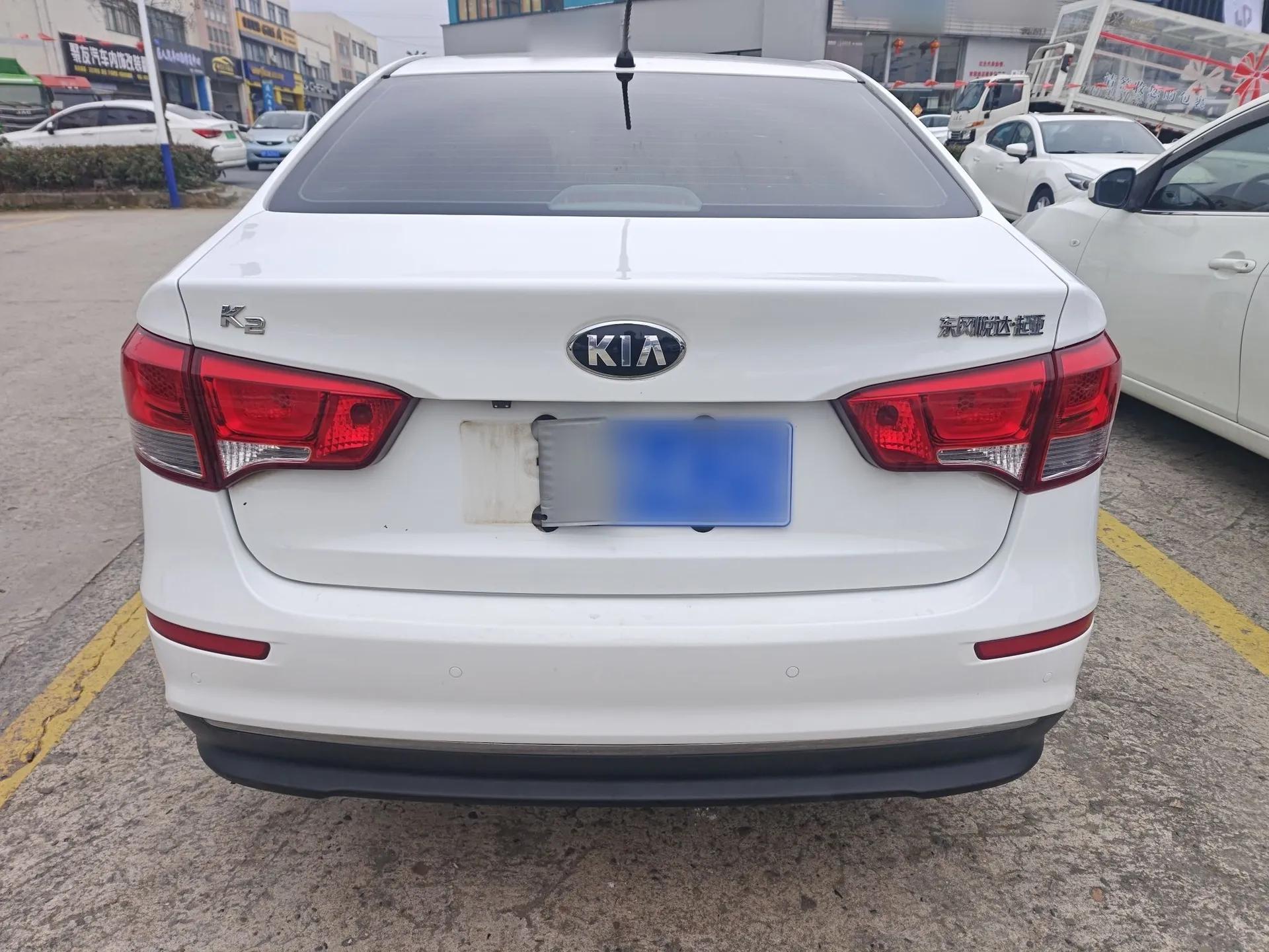 Kia K2 2015 Sedan 1.4L Automatic GLS — миниатюра 5