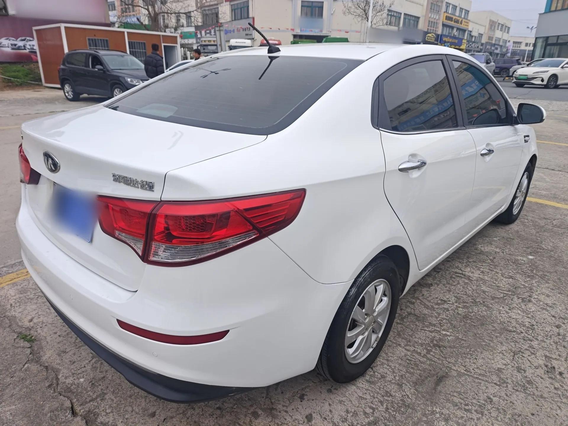Kia K2 2015 Sedan 1.4L Automatic GLS — миниатюра 6